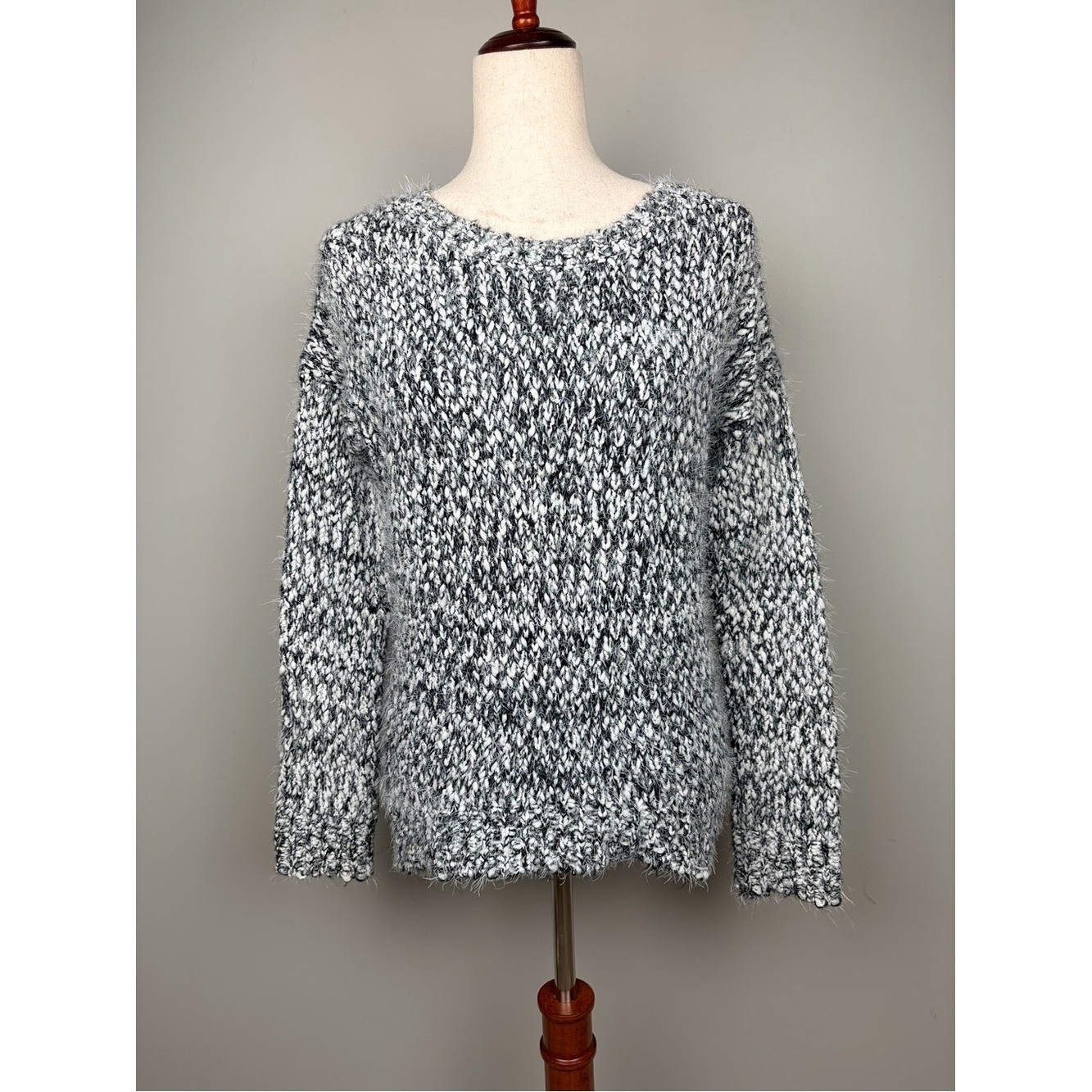 Joseph A Fuzzy Eyelash Knit Sweater Women\'s S Black White Marled Chunky Pullover