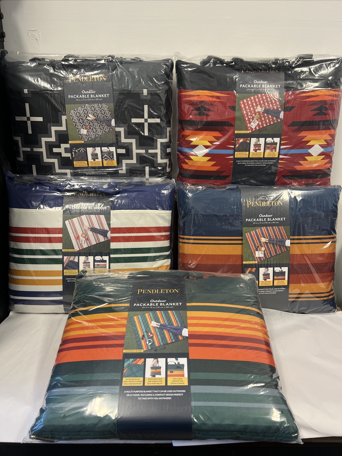 Pendleton Outdoor Packable Blanket Picnic Tailgate Folds & Zips 60x72 inches Pendleton Outdoor Packable Blanket Picnic Tailgate Folds & Zips 60x72 inches