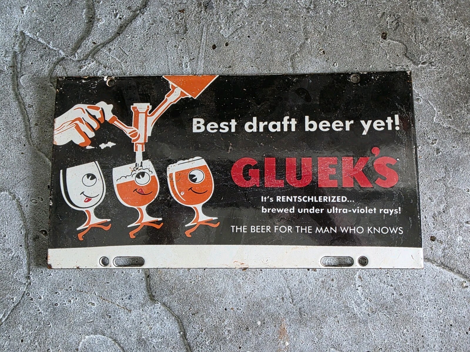 VINTAGE GLUEK'S BEST DRAFT BERET YET PORCELAIN SIGN. 10.5