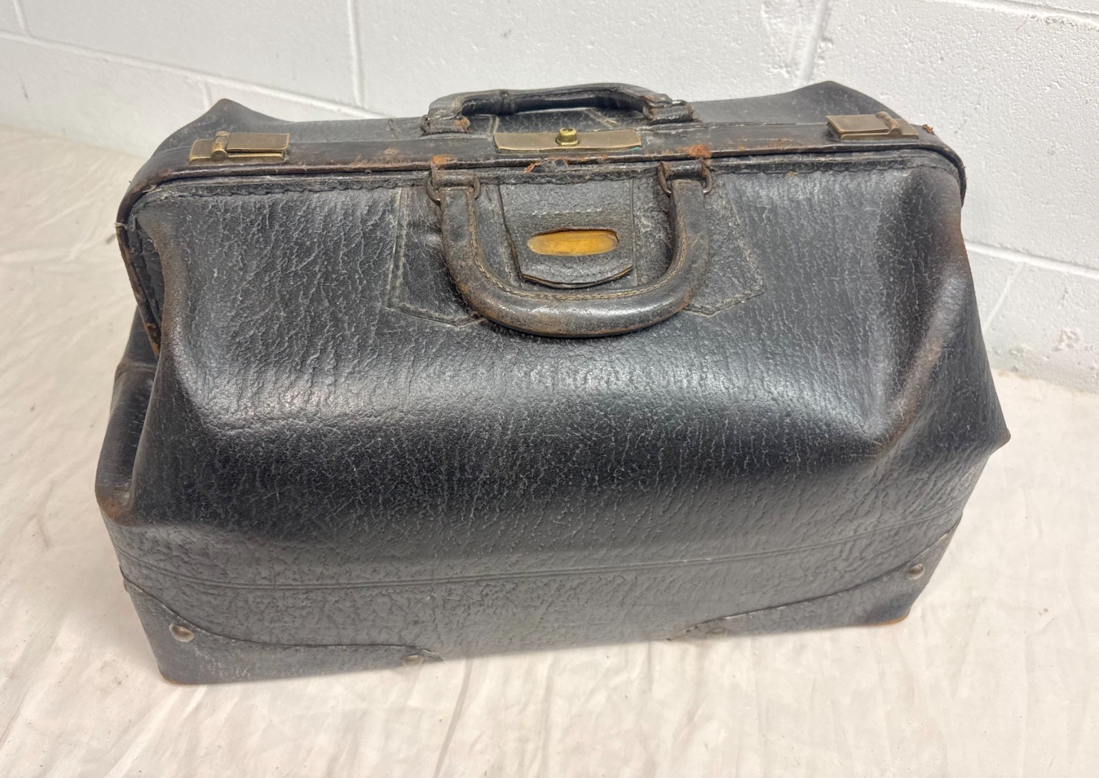 Large antique 19th century handmade leather WB doctors medical tool travel bag Large antique 19th century handmade leather WB doctors medical tool travel bag