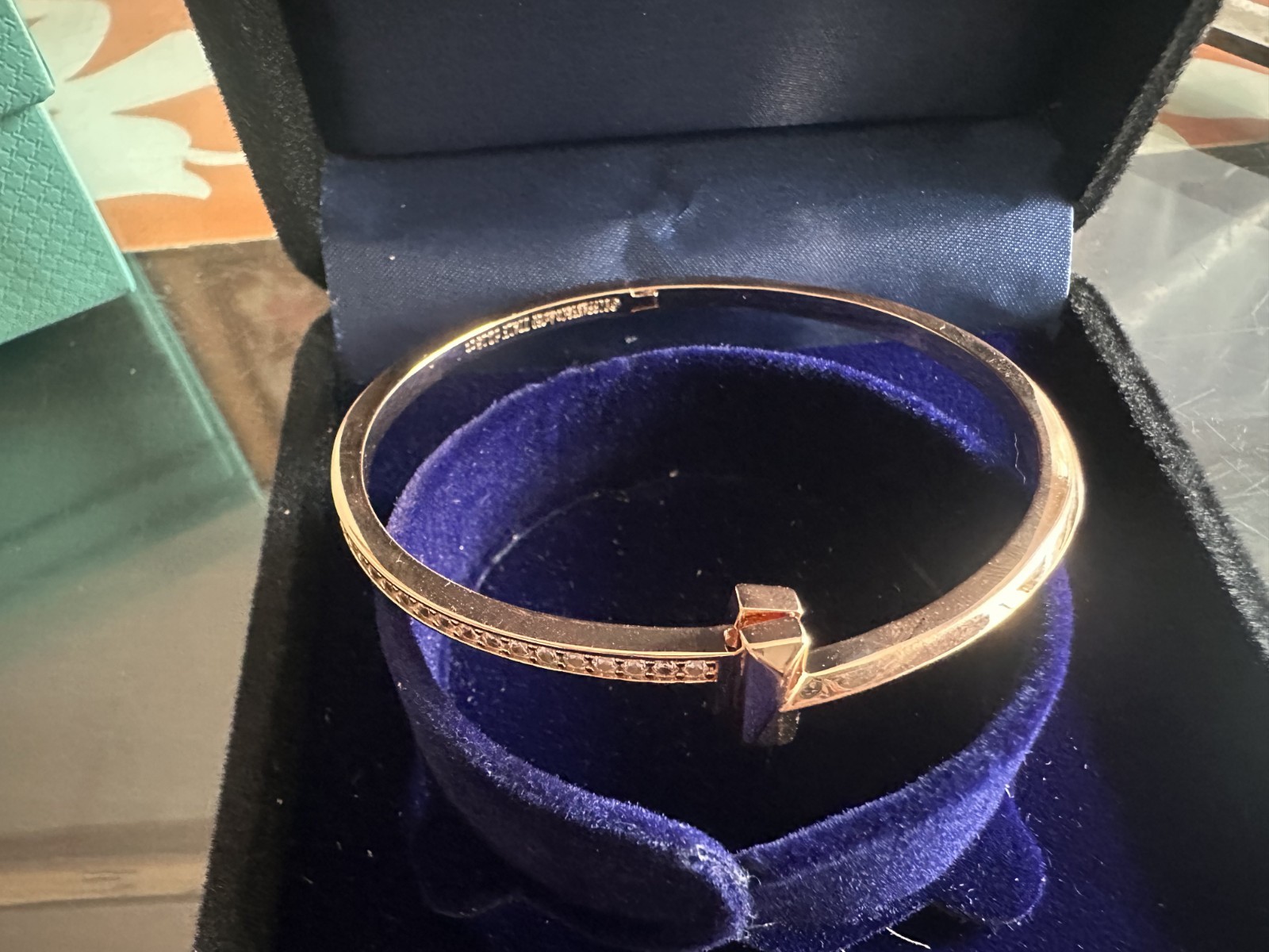 NewTlfanyCoT1Narrow Diamond Hinged Bangle in Rose Gold. Size M