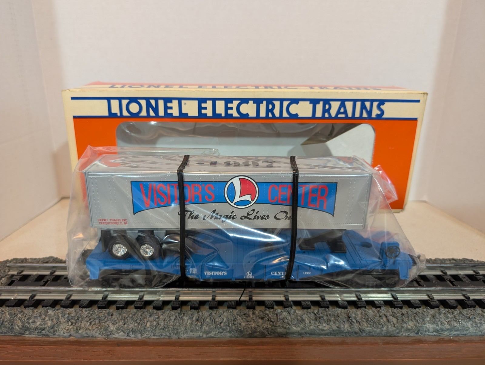 Lionel 6-19948 Visitor Center Flatcar with Trailer ~NOS~