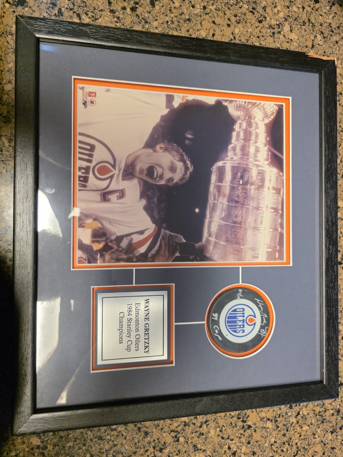 RARE VINTAGE WAYNE GRETZKY CLASSIC SIGNED EDMONTON OILERS ORIGINAL PUCK 1984 RARE VINTAGE WAYNE GRETZKY CLASSIC SIGNED EDMONTON OILERS ORIGINAL PUCK 1984
