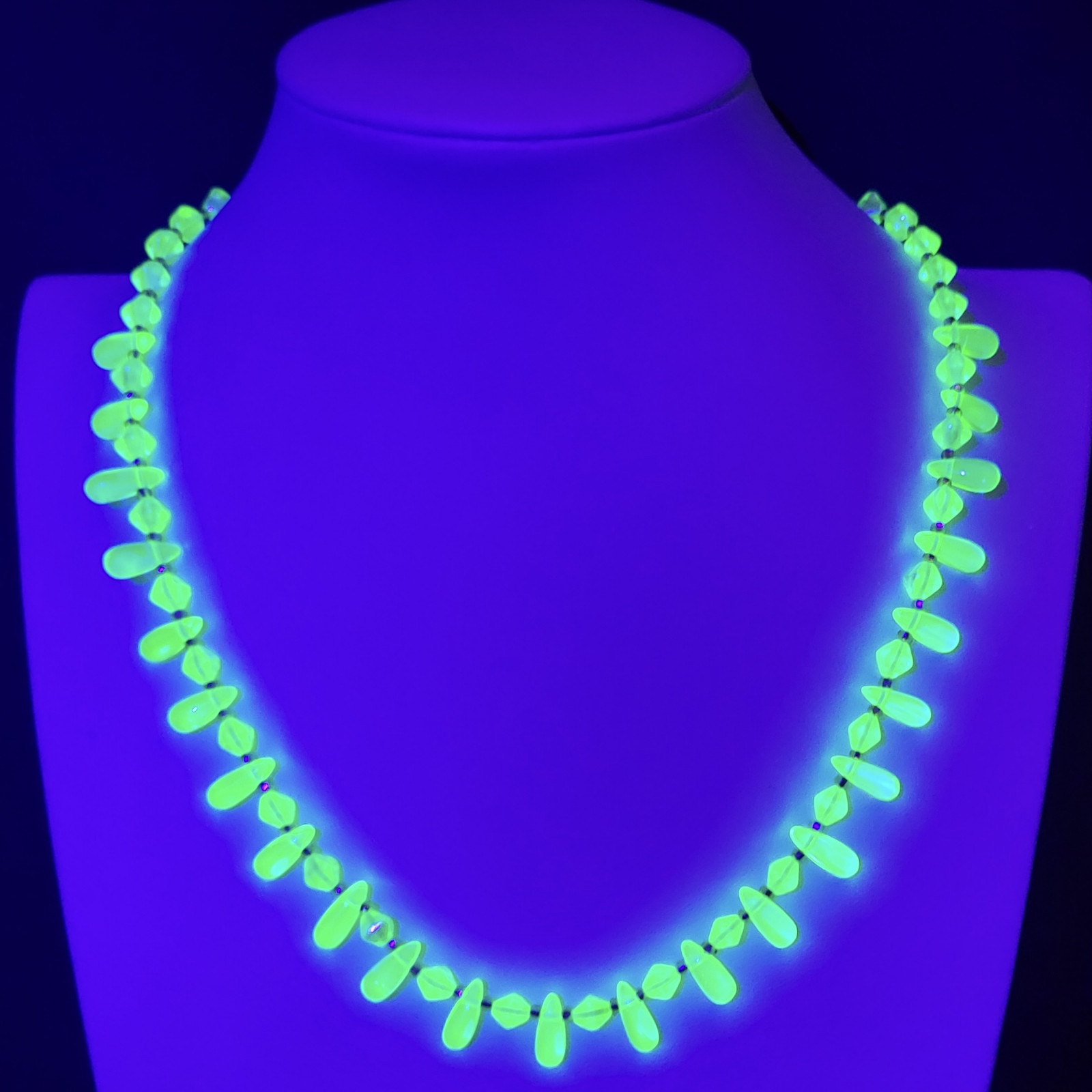 Uranium Glass Necklace 18'' Vaseline Yellow Czech Vintage Beads Women`s Jewelry