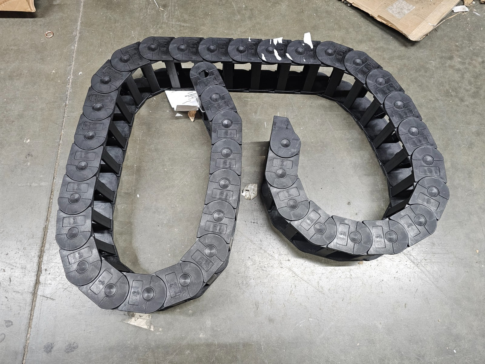 IGUS CM1410359 3500.100 100-inch Long Cable Carrier Chain Black 3500 Series