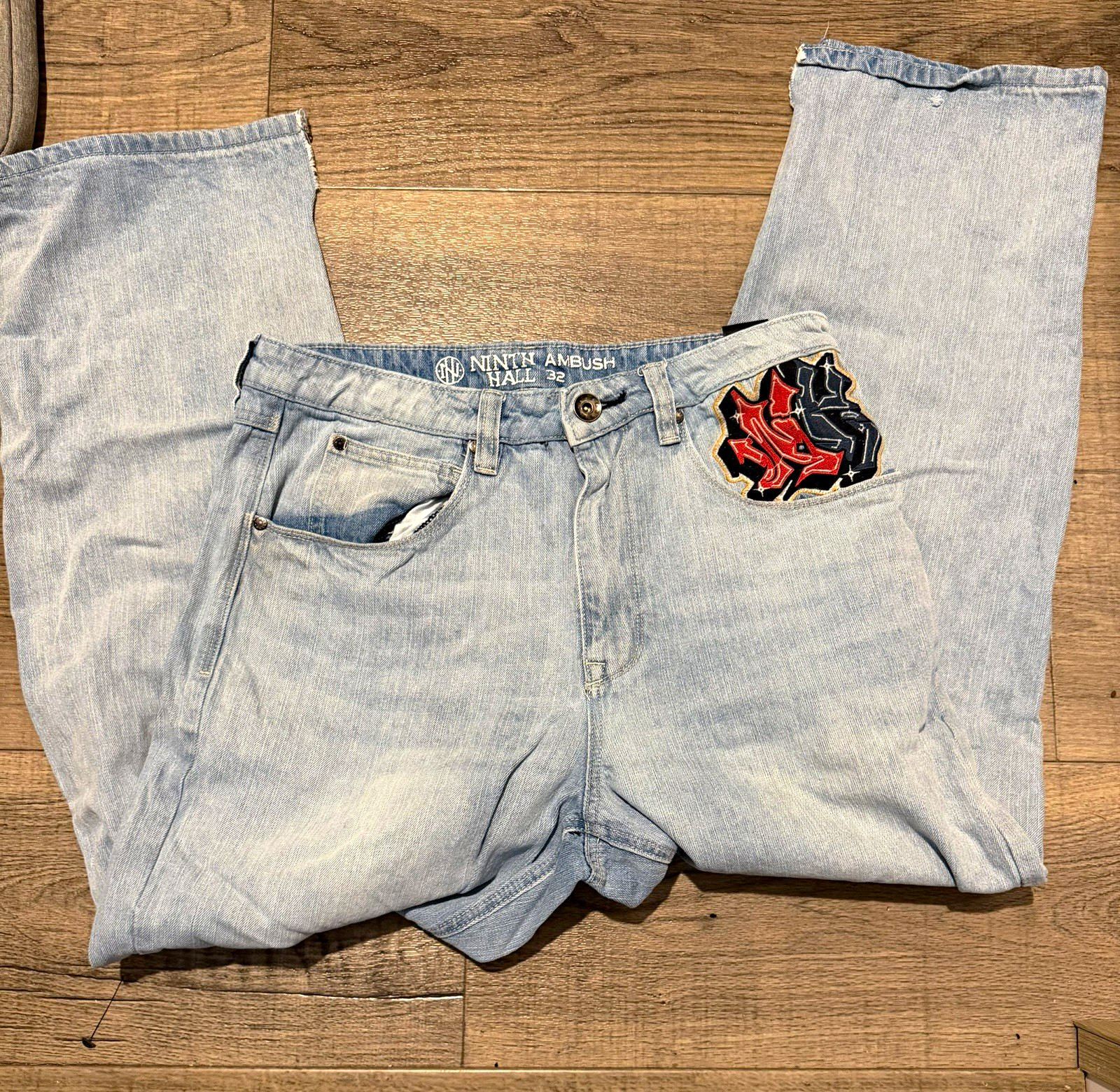 Ninth Hall Men’s Straight Fit Light Wash Denim Jeans Embroidered Logo 5-Pocket Ninth Hall Men’s Straight Fit Light Wash Denim Jeans Embroidered Logo 5-Pocket