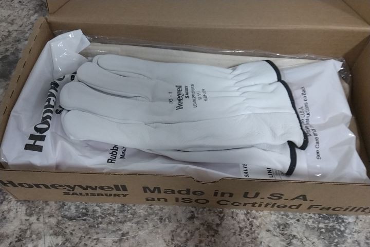Salisbury GK0011R/11 Size 11 Class 00 Red Electrical-Insulating Glove Kit