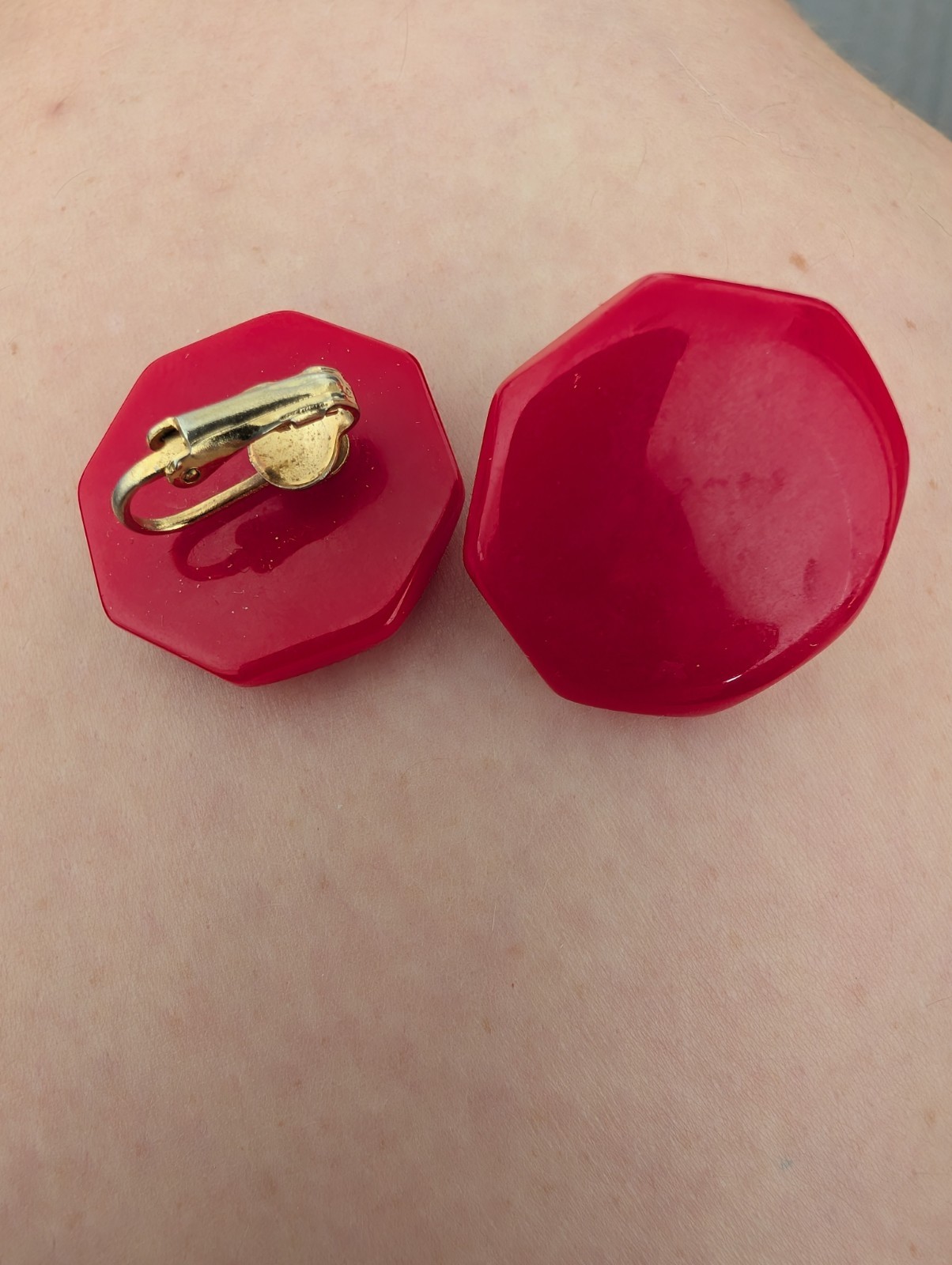 Classic Vintage RED Bakelite Octagon Stop Sign Geometric Earrings Clip-on MCM Classic Vintage RED Bakelite Octagon Stop Sign Geometric Earrings Clip-on MCM