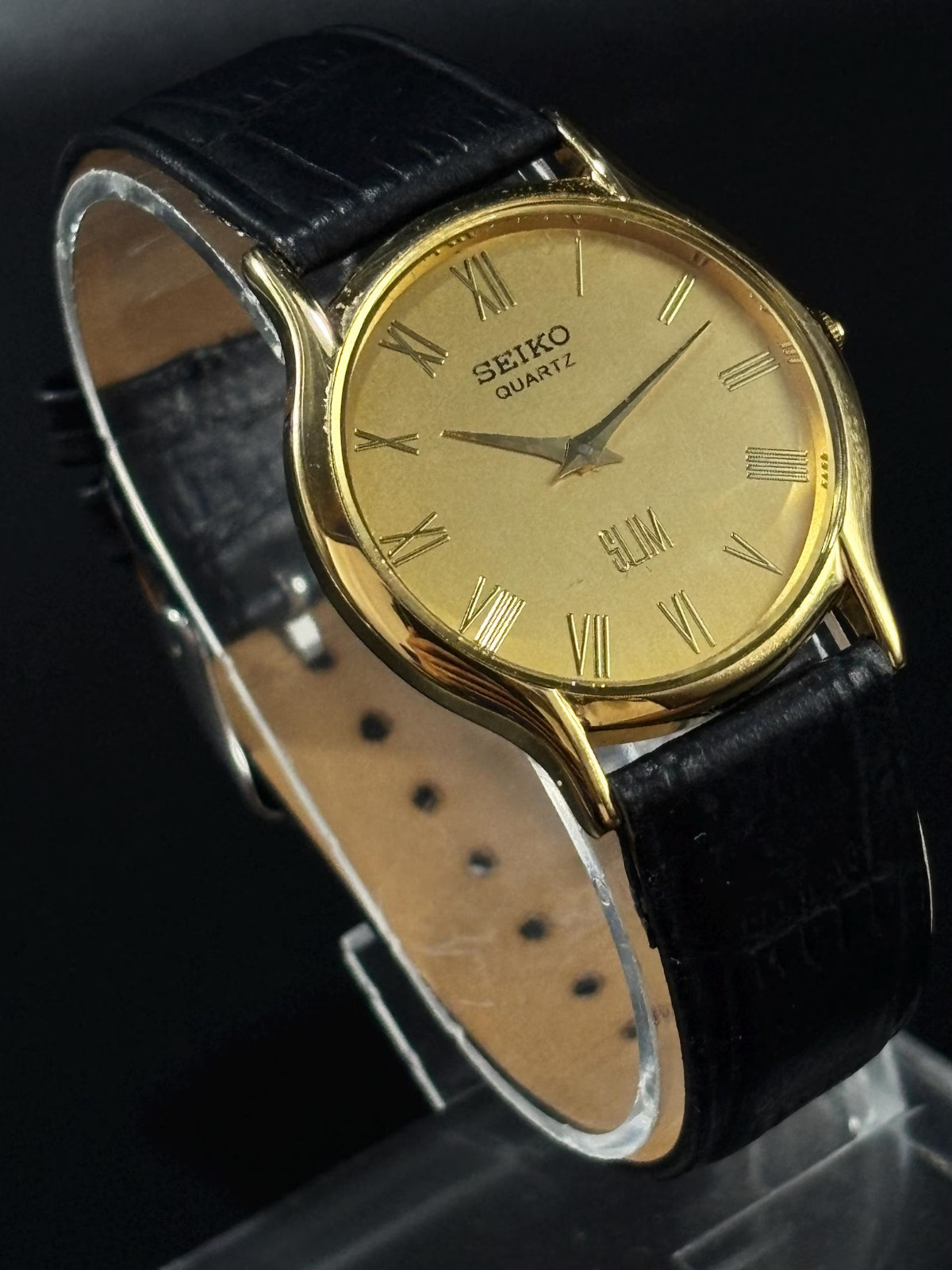 Vintage Refurbished Seiko Slim Tank Men's Wrist Watch -Round Case