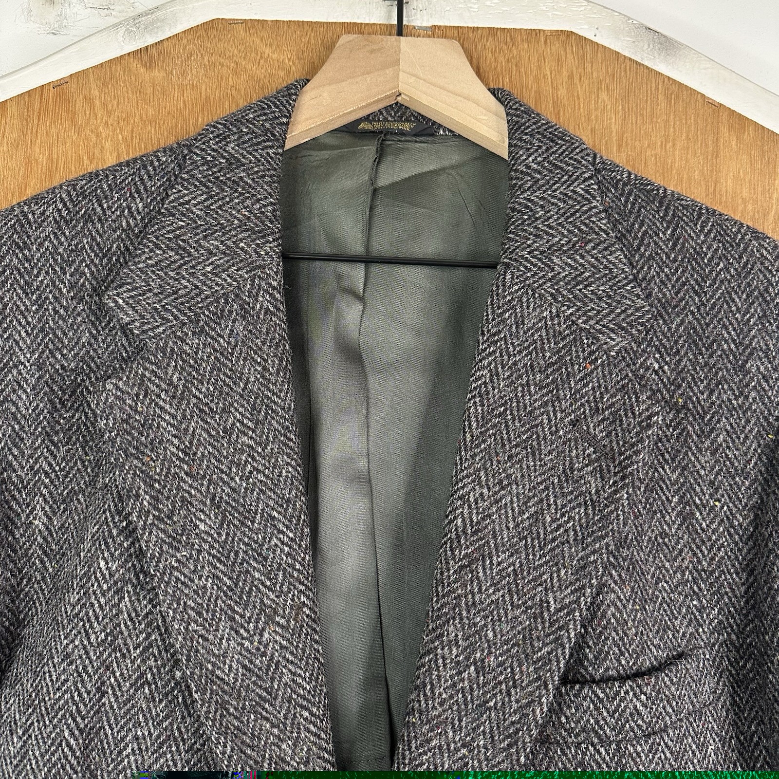 VTG Harris Tweed Jacket Mens 42L Gray Herringbone 2 Button Wool Sport Coat 80s VTG Harris Tweed Jacket Mens 42L Gray Herringbone 2 Button Wool Sport Coat 80s