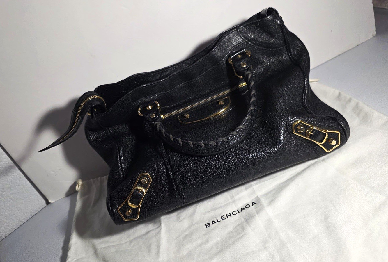 Balenciaga bag 100% authentic - Black With Gold Metallic Hardware. Goat Leather. Balenciaga bag 100% authentic - Black With Gold Metallic Hardware. Goat Leather.