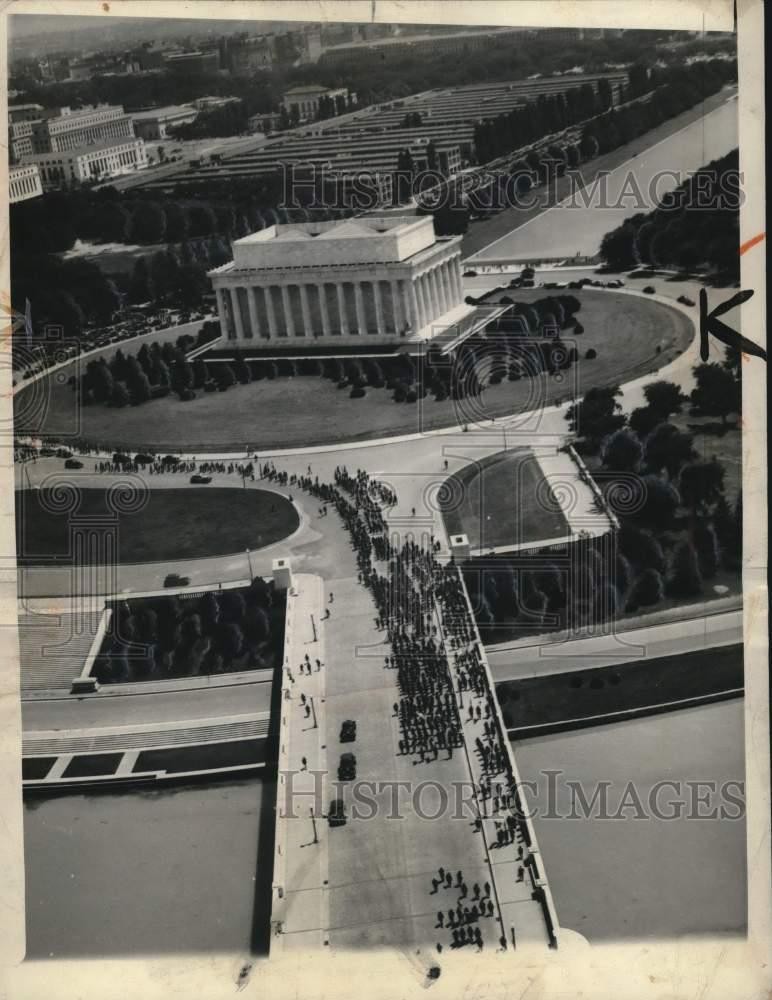 1947 Press Photo Aerial view of the Lincoln Memorial-Washington DC - lrx74192