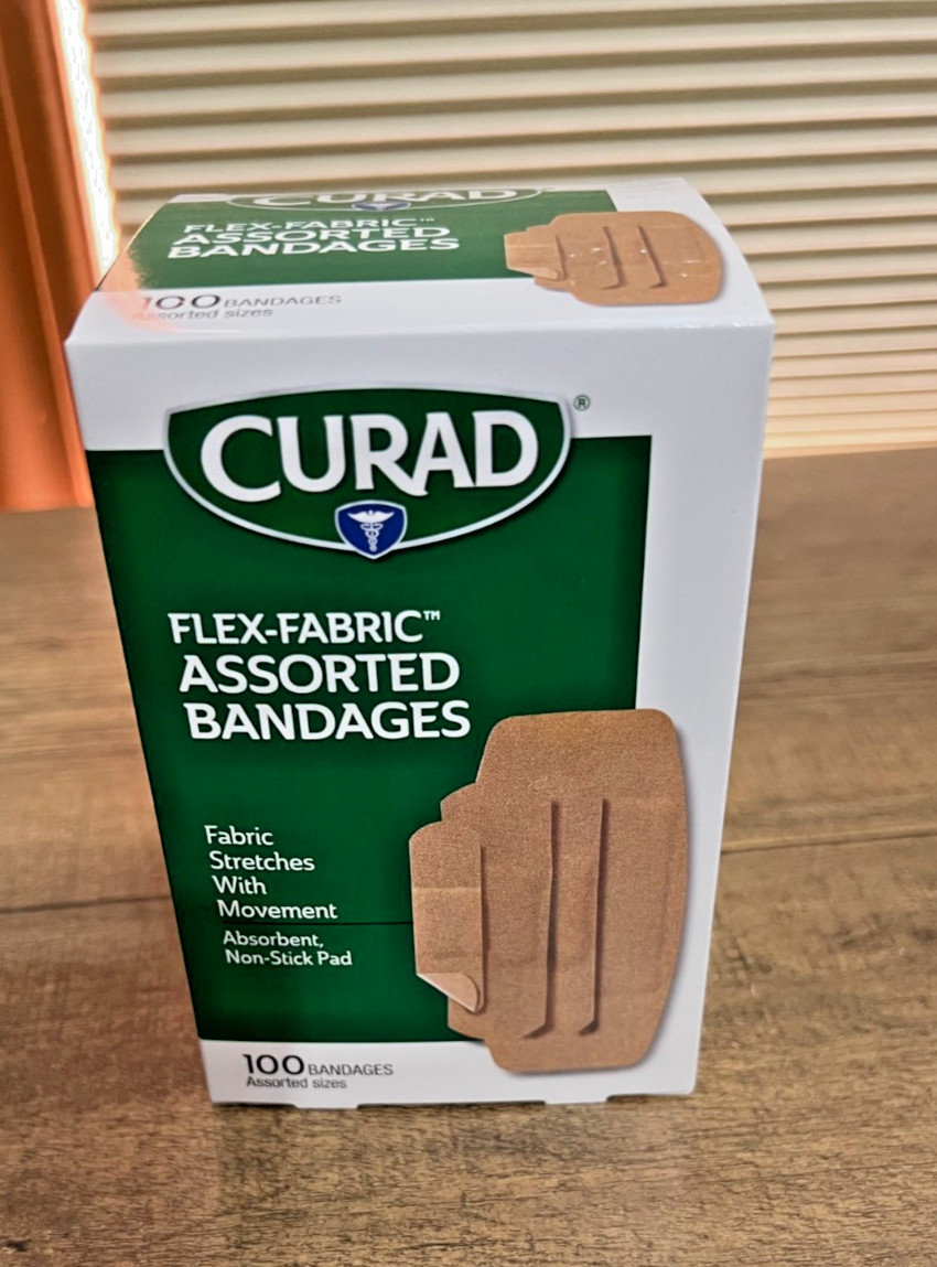 BRAND NEW CURAD FLEX-FABRIC ASSORTED BANDAGES - PACK OF 100 BRAND NEW CURAD FLEX-FABRIC ASSORTED BANDAGES - PACK OF 100