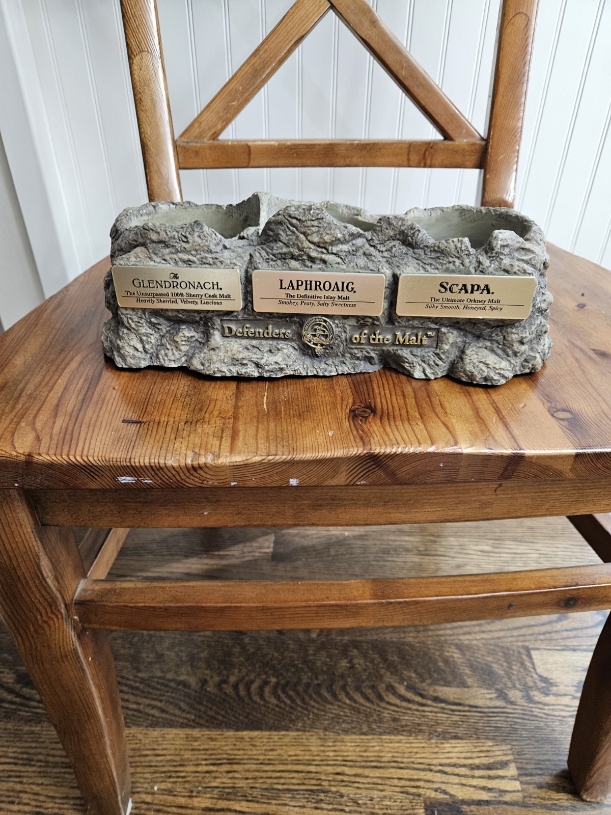 Laphroaig Defenders of the Malt Scotch Whiskey Bar Bottle Glorifier Display Laphroaig Defenders of the Malt Scotch Whiskey Bar Bottle Glorifier Display