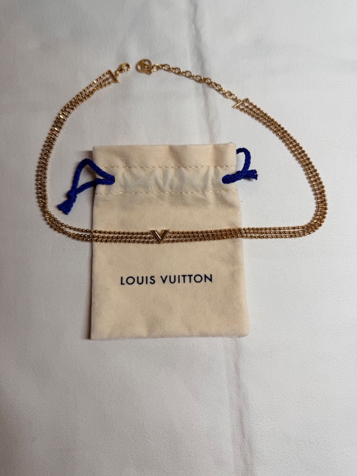 Authentic Louis Vuitton Collier Essential V Skin M00635 Necklace Authentic Louis Vuitton Collier Essential V Skin M00635 Necklace