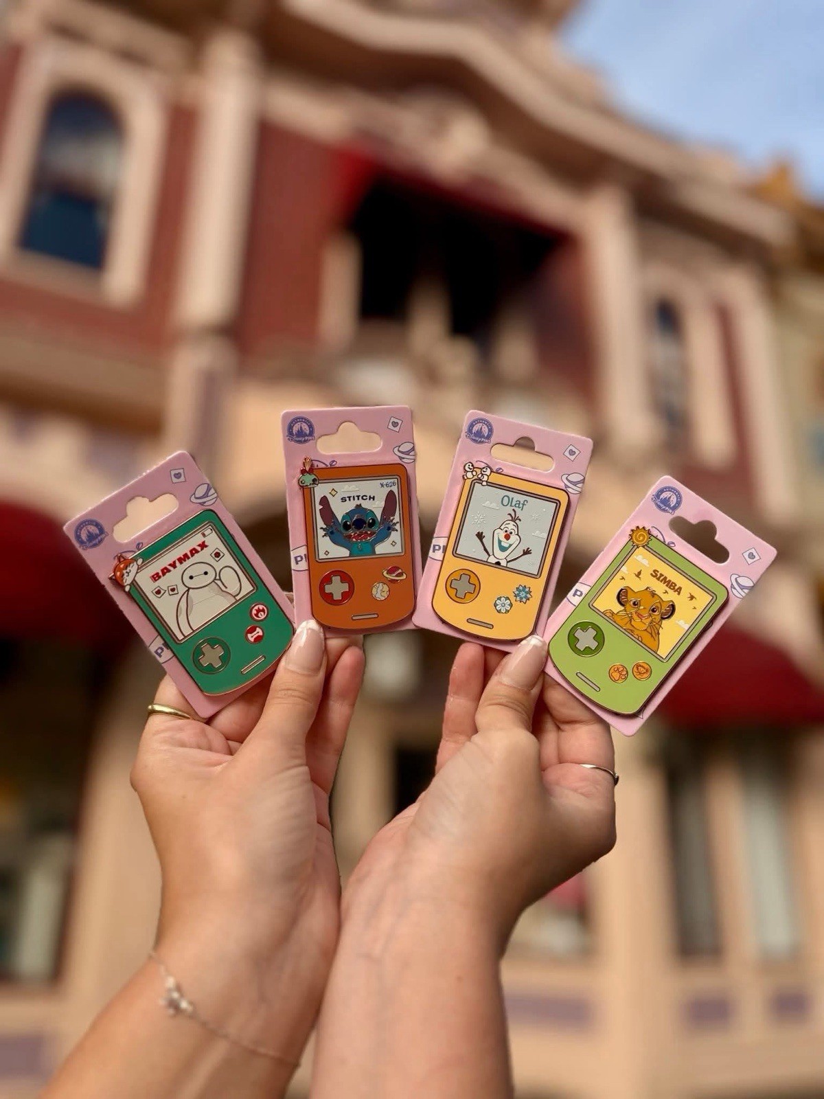 Disney 4 Pins Game Baymax,, Stitch, Olaf, Simba, Disneyland Paris