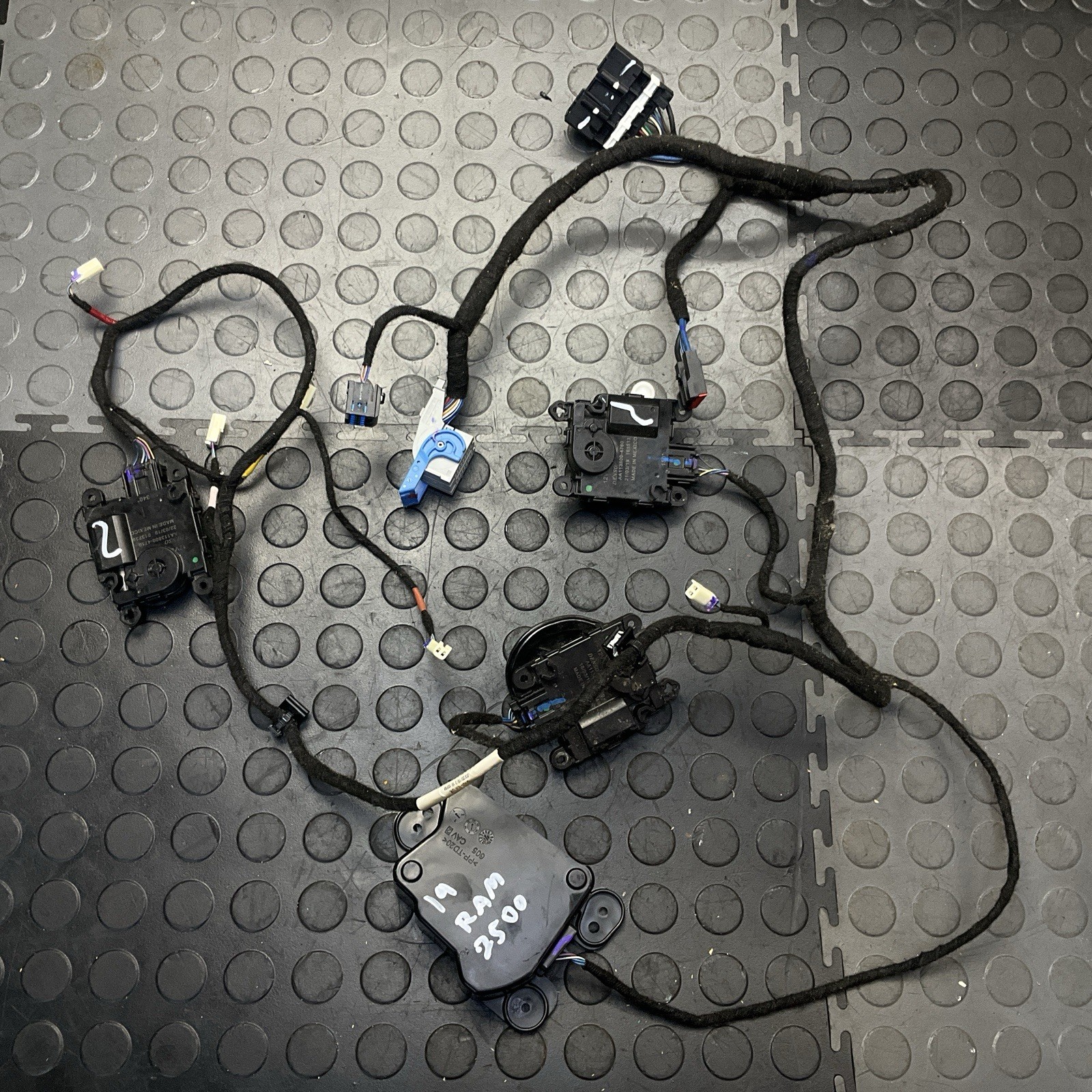 2019-2024 Dodge Ram 2500 HVAC Heater W Actuator Wiring Harness Assembly OEM 2019-2024 Dodge Ram 2500 HVAC Heater W Actuator Wiring Harness Assembly OEM