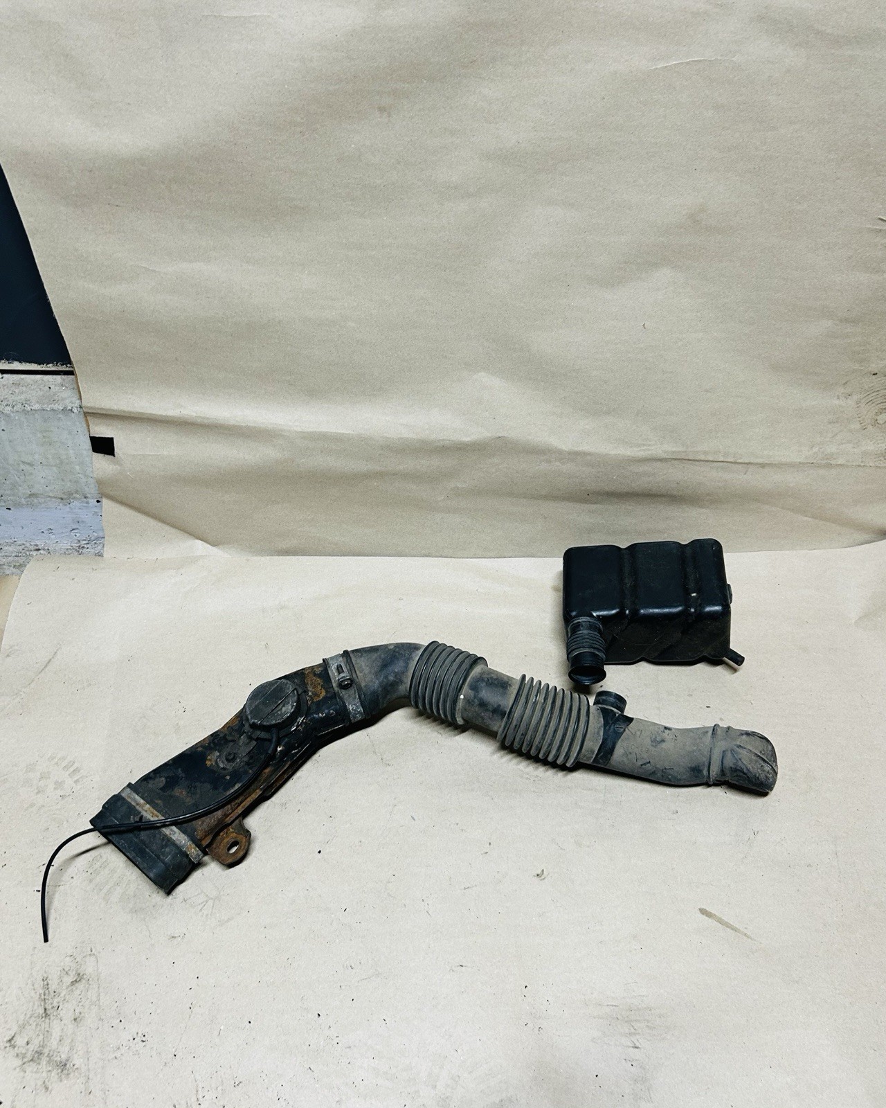 84-88 Toyota Pickup / 4Runner 22R Air Cleaner Intake Tube Snorkel W/ Silencer 84-88 Toyota Pickup / 4Runner 22R Air Cleaner Intake Tube Snorkel W/ Silencer