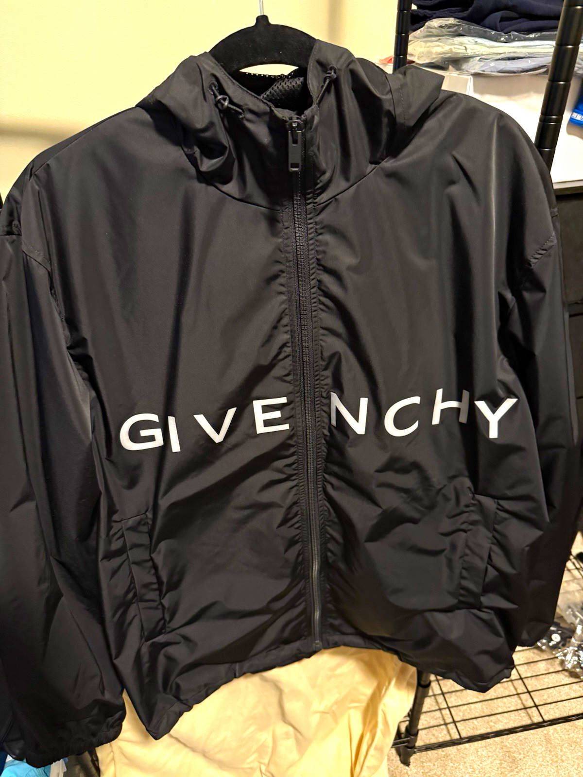 Givenchy Men\'s Black Logo Hooded Full Zip Windbreaker Jacket Size 48 Givenchy Men\'s Black Logo Hooded Full Zip Windbreaker Jacket Size 48