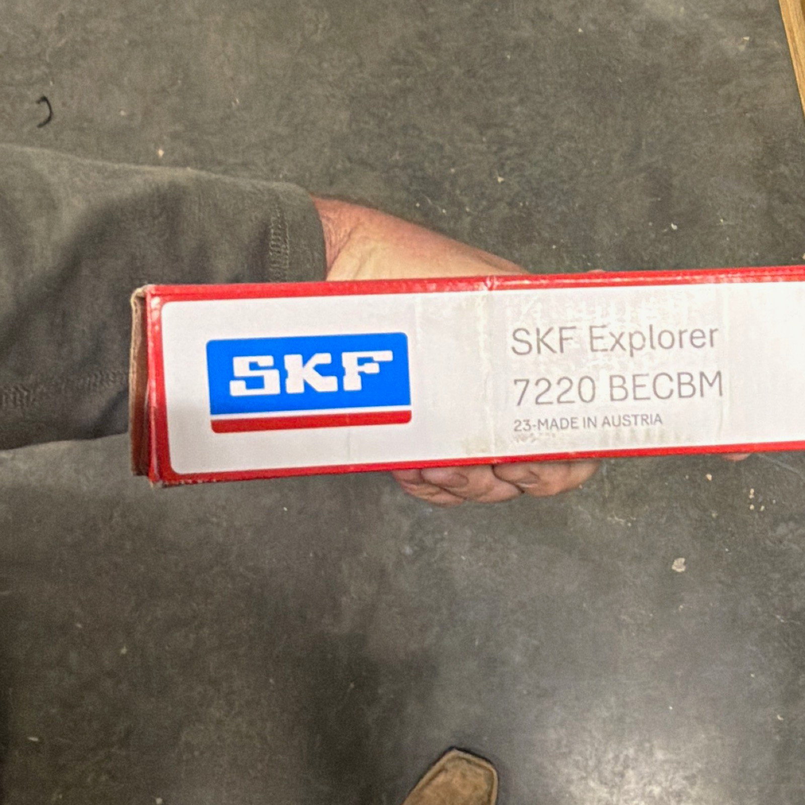 SKF Explorer 7220 BECBM Angular Contact Ball Bearing 100x180x34mm SKF Explorer 7220 BECBM Angular Contact Ball Bearing 100x180x34mm