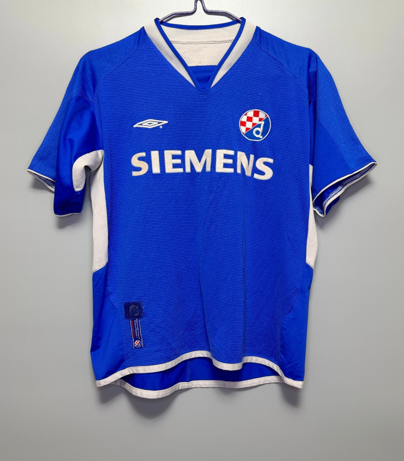 NK DINAMO ZAGREB CROATIA 2004/2005 FOOTBALL UMBRO SHIRT JERSEY SIZE XS BLUE NK DINAMO ZAGREB CROATIA 2004/2005 FOOTBALL UMBRO SHIRT JERSEY SIZE XS BLUE