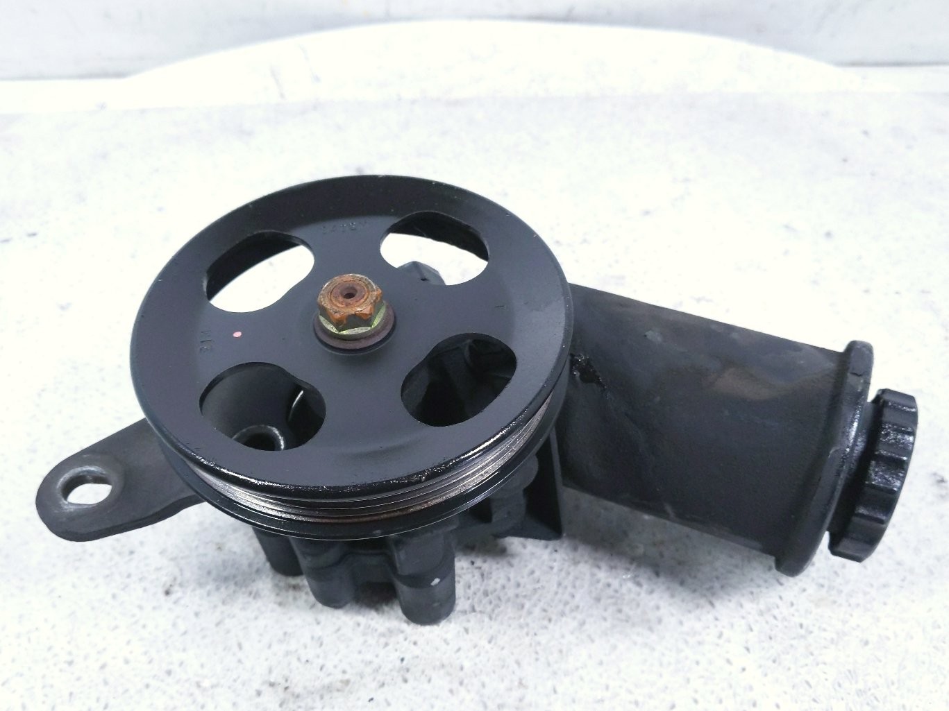 1996-2004 Toyota Tacoma Power Steering Pump With Pulley 44320-04052