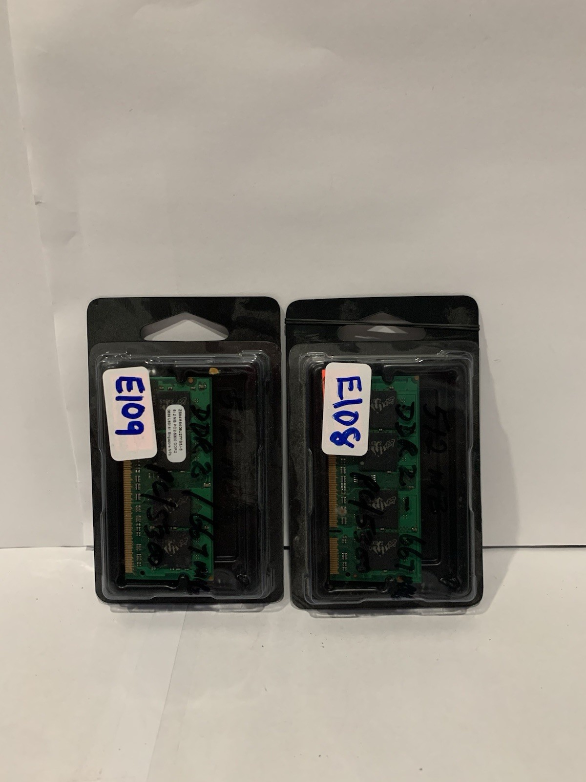 Micron 512MB PC2-5300 DDR2 SDRAM 240-Pin DIMM Non-ECC ZS64M6408U27YS3J-3 (LO 2) Micron 512MB PC2-5300 DDR2 SDRAM 240-Pin DIMM Non-ECC ZS64M6408U27YS3J-3 (LO 2)