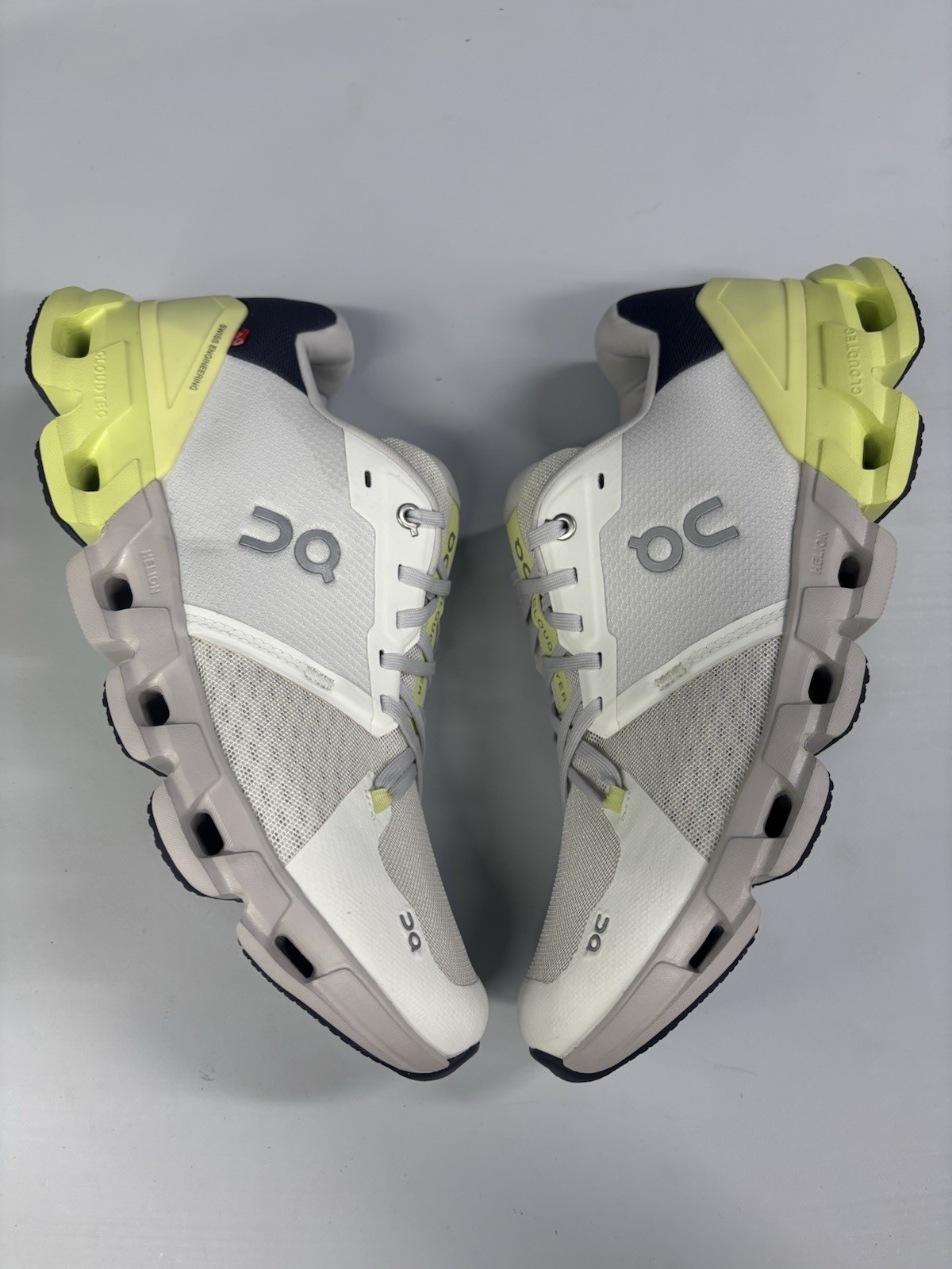 Size 11M - On Cloudflyer Mens Running Shoes White Lime Sneakers - FAST SHIPPING Size 11M - On Cloudflyer Mens Running Shoes White Lime Sneakers - FAST SHIPPING