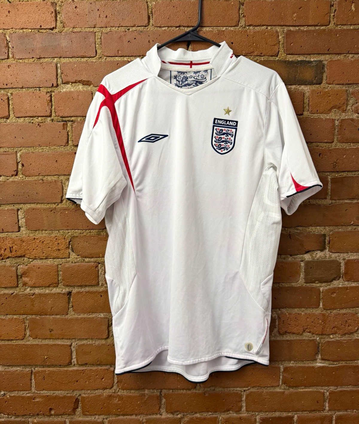 Umbro England National Team Soccer Jersey Shirt White/Red Officially Licensed Umbro England National Team Soccer Jersey Shirt White/Red Officially Licensed
