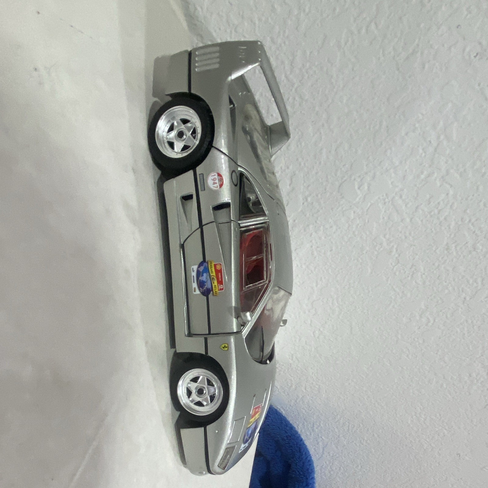 Bburago Gold Ferrari 1:18 1987 Ferrari F40 Diecast Model Car Silver
