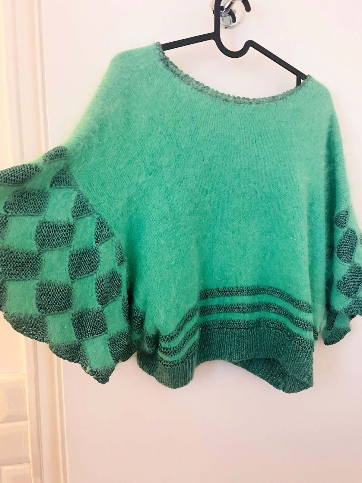 Green & Black Check Textured Knit Cropped Bell Sleeve Boat Neck Pullover Green & Black Check Textured Knit Cropped Bell Sleeve Boat Neck Pullover