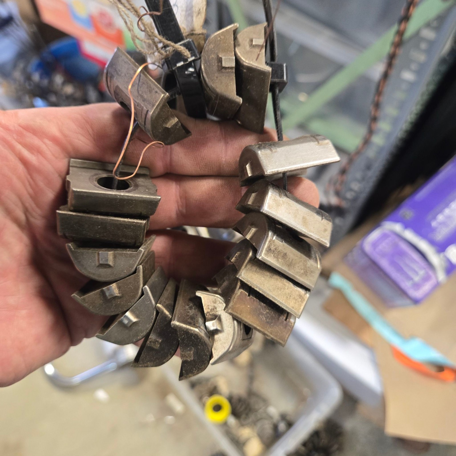 Used FORD D0OZ-6A528-B BOSS 351 HO 429CJ SCJ rocker fulcrums qty 16 Used FORD D0OZ-6A528-B BOSS 351 HO 429CJ SCJ rocker fulcrums qty 16
