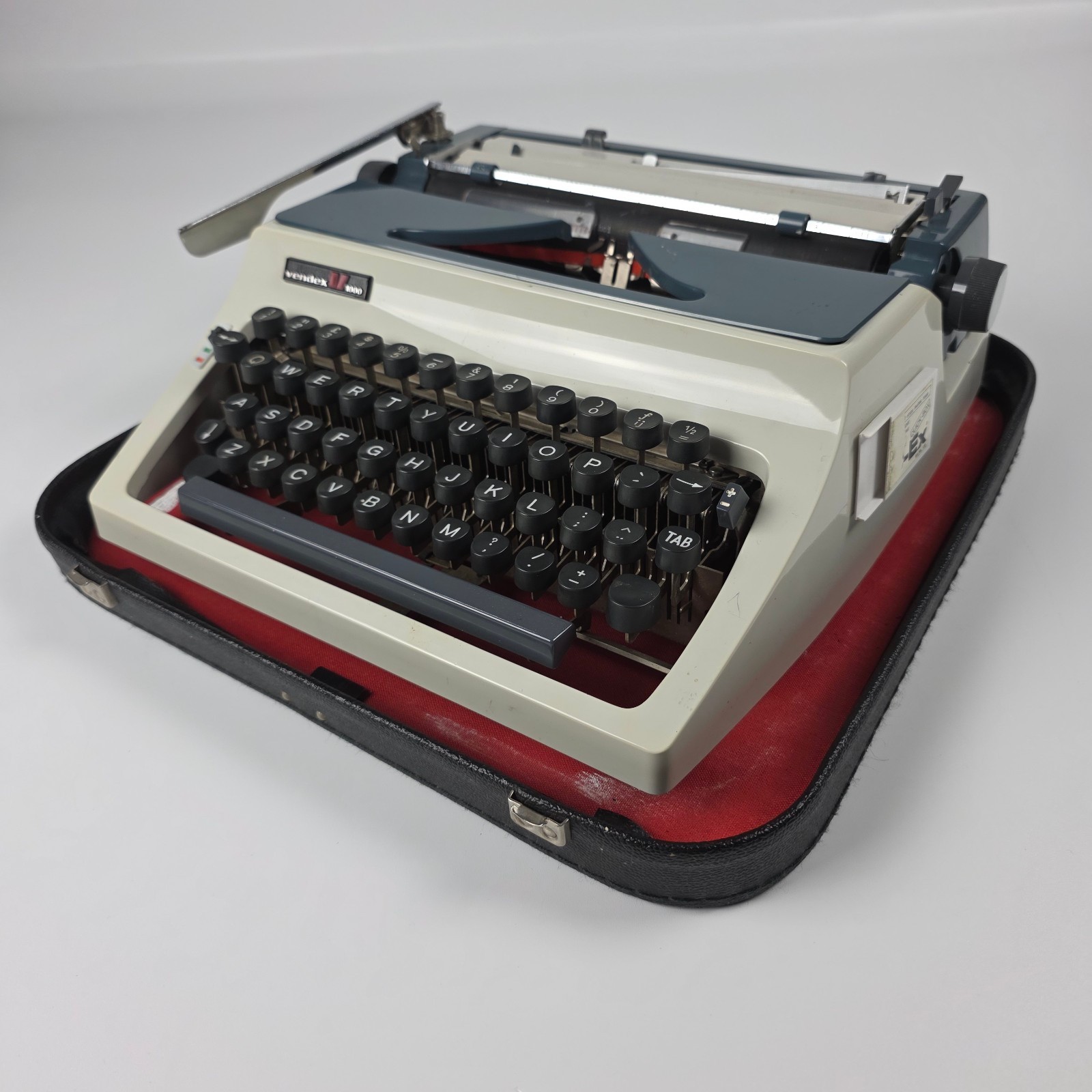 с.1973 Vendex 1000 Typewriter German Erika 42 Elite 11 CPI Original Case Manuals