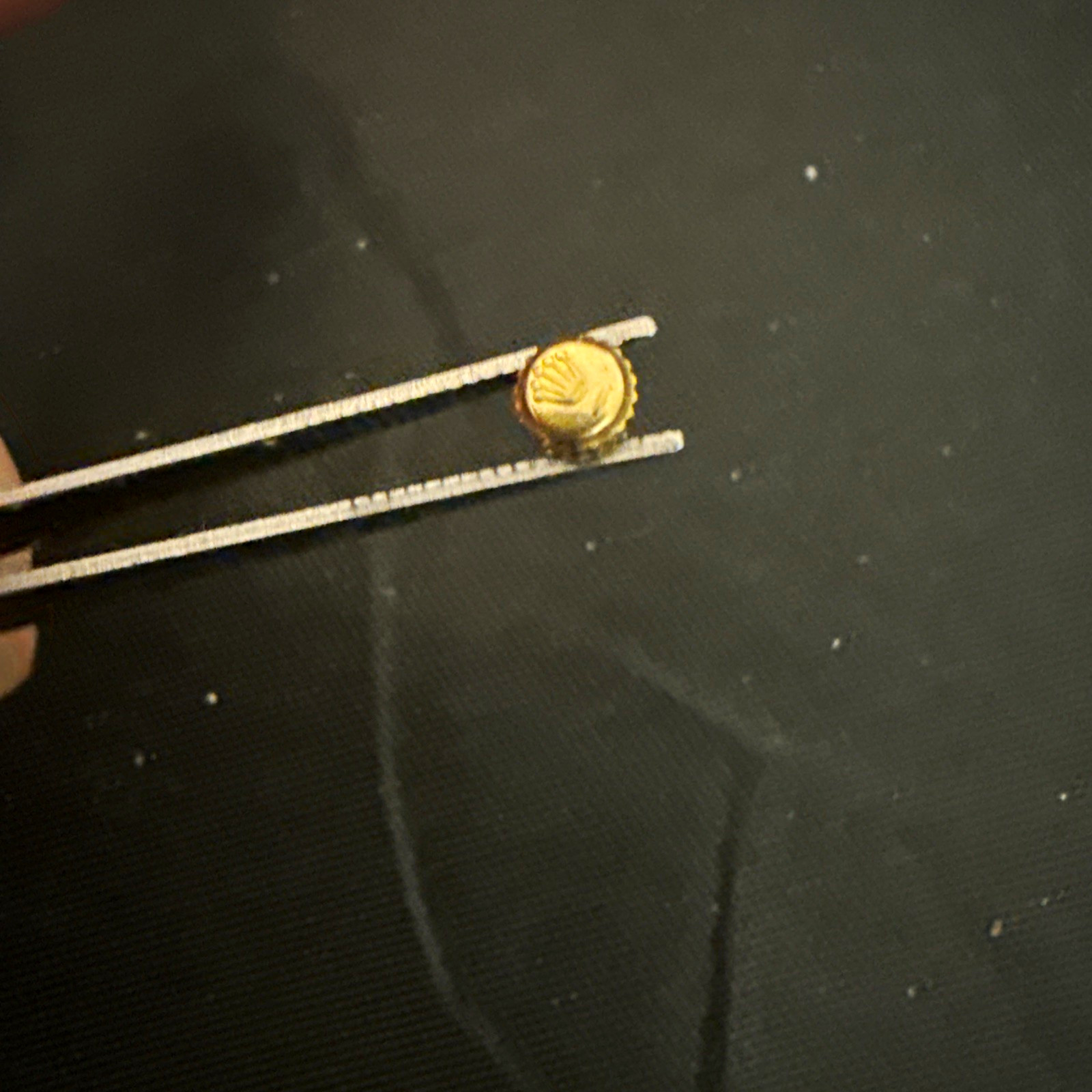 Authentic genuine Rolex B24-530-8 18k yellow gold date 5.3mm screw-down crown Authentic genuine Rolex B24-530-8 18k yellow gold date 5.3mm screw-down crown