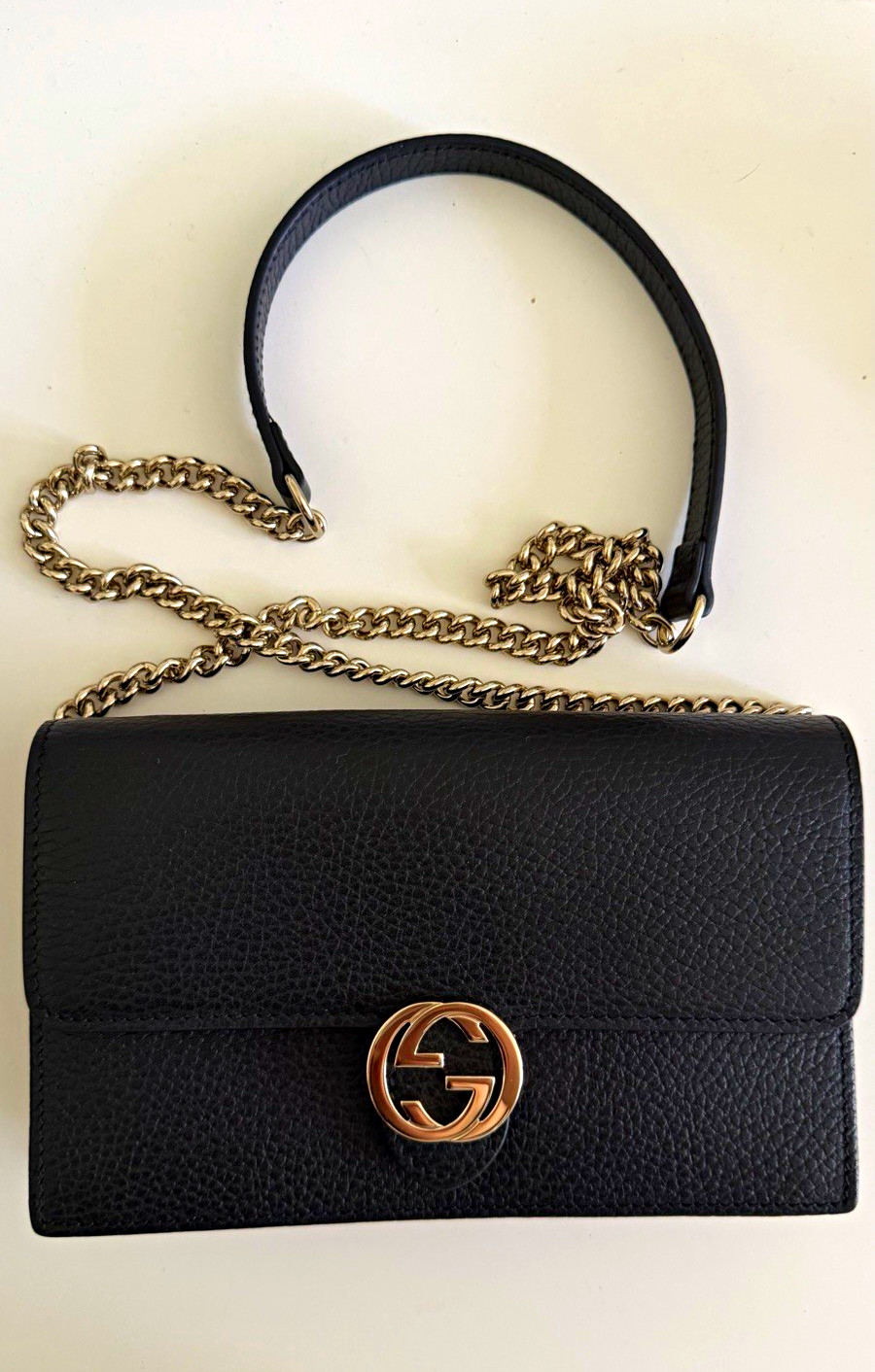 Authentic Gucci Black Logo Chain Strap Shoulder Bag Snap Closure w/ Box Dust Bag Authentic Gucci Black Logo Chain Strap Shoulder Bag Snap Closure w/ Box Dust Bag