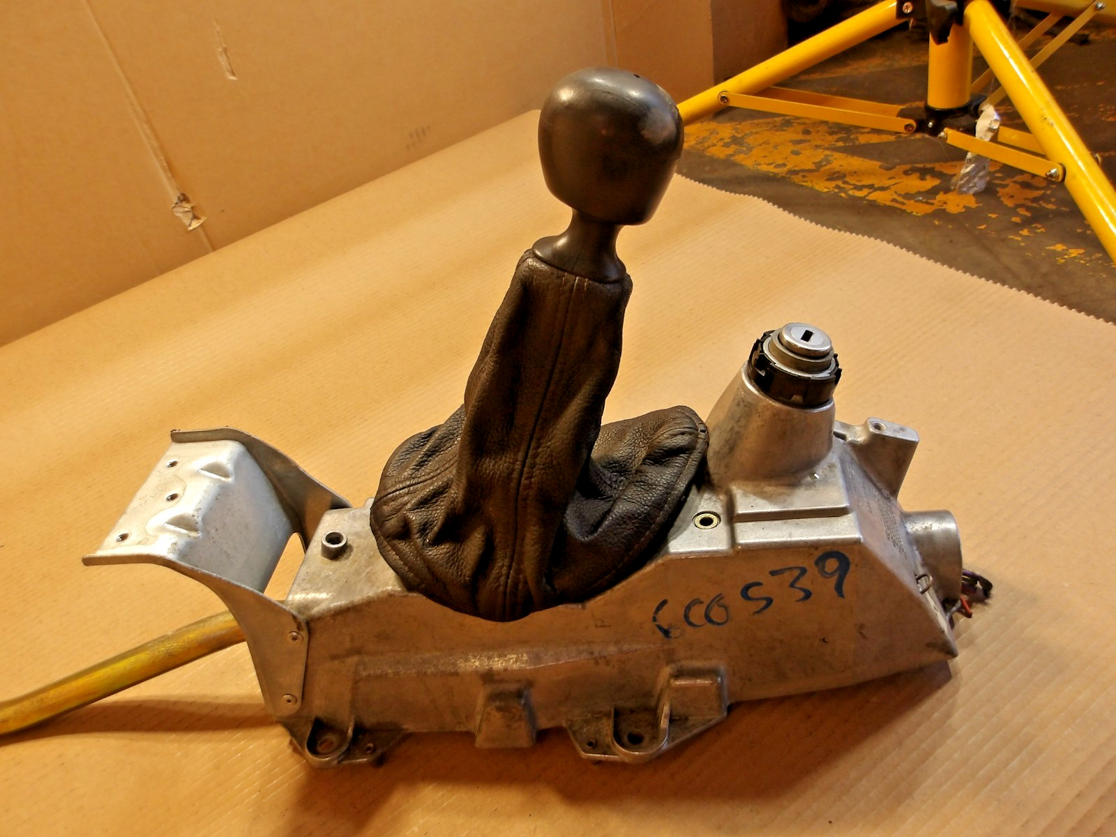 2004-2009 Saab 9-5 M/T Gear Shifter Assembly W/Linkage Cables Oem 2004-2009 Saab 9-5 M/T Gear Shifter Assembly W/Linkage Cables Oem