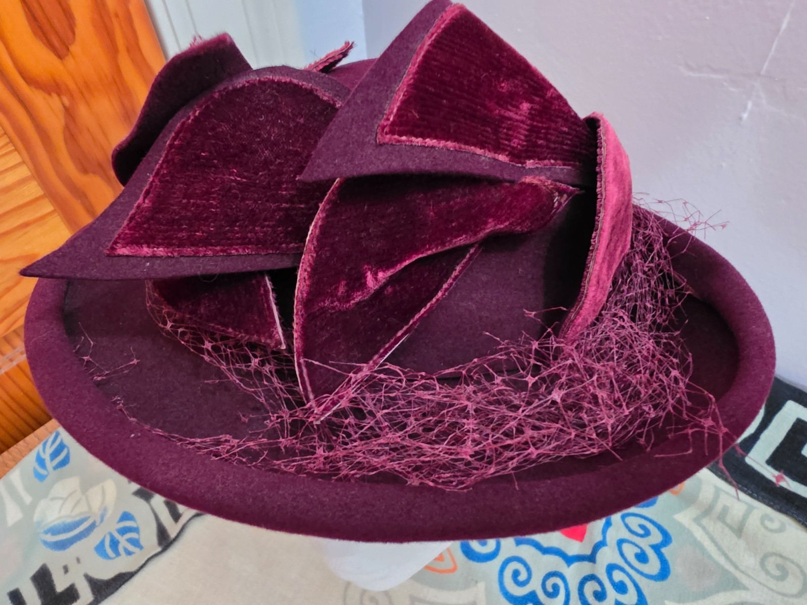 Lovely 1940s Antique WOOL FELT Woman\'s Hat MARTHA GENE Burgundy Velvet VTG