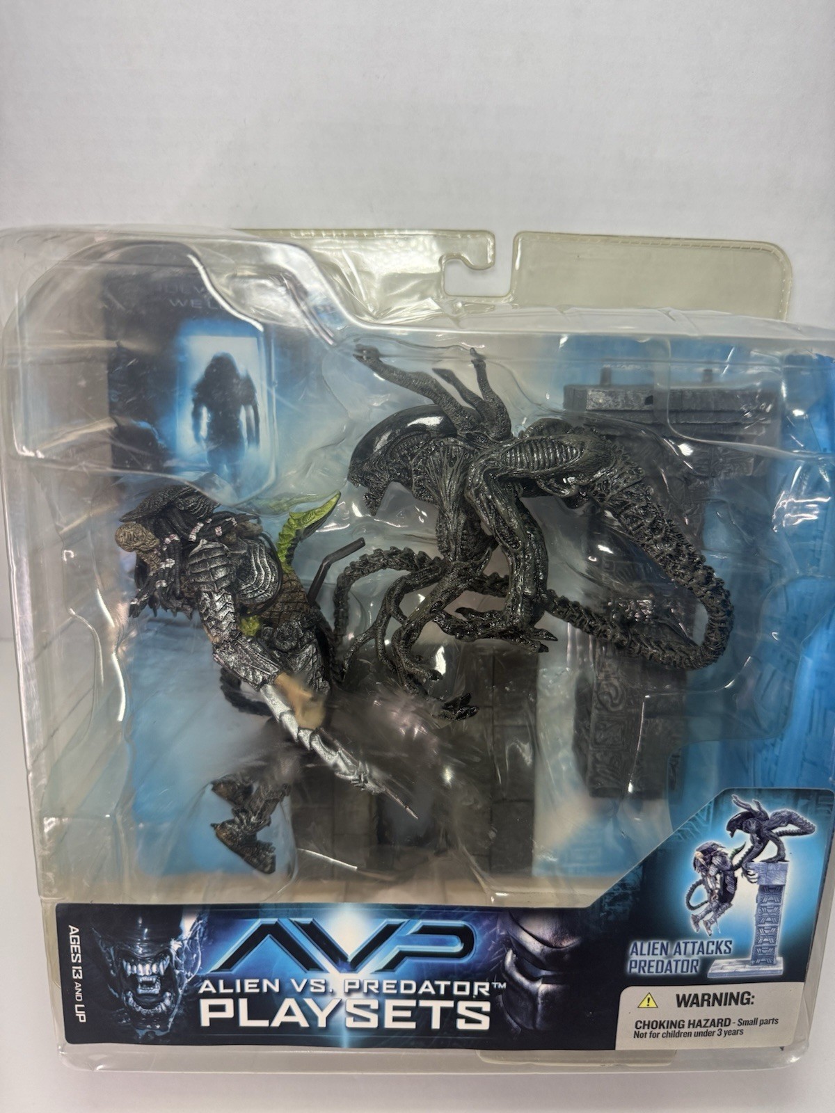 McFarlane Toys AVP Alien vs Predator Playsets Action Figures Set Vintage 2004 McFarlane Toys AVP Alien vs Predator Playsets Action Figures Set Vintage 2004
