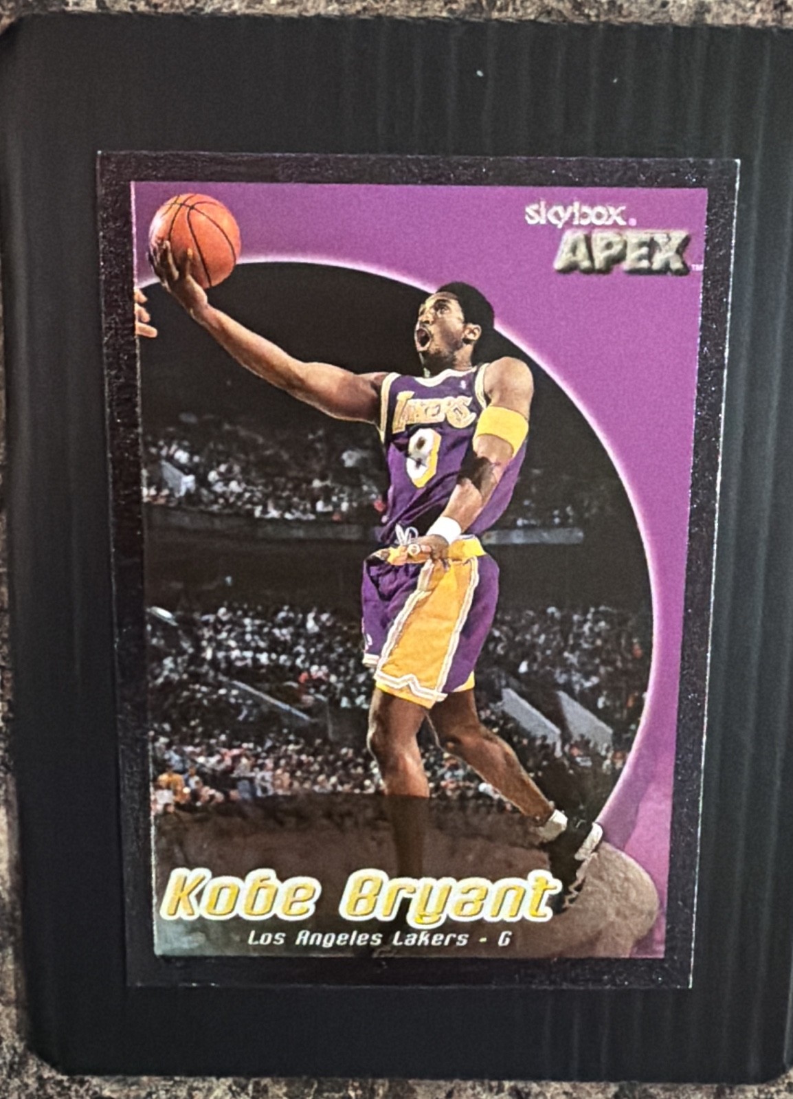 1999-00 Skybox Apex - Kobe Bryant #4 1999-00 Skybox Apex - Kobe Bryant #4