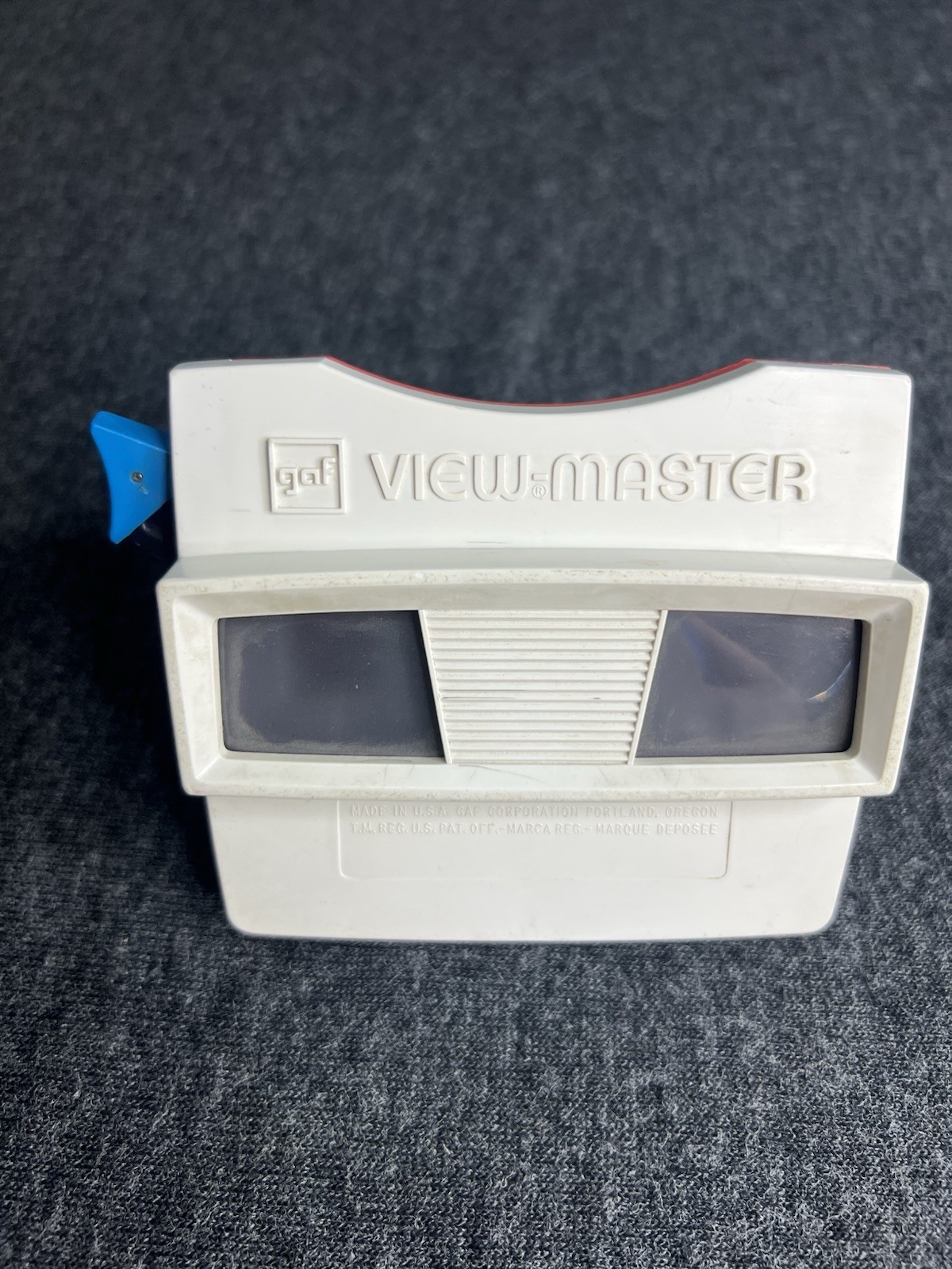 Vintage GAF View-Master Viewer Red & White With Blue Handle Vintage GAF View-Master Viewer Red & White With Blue Handle