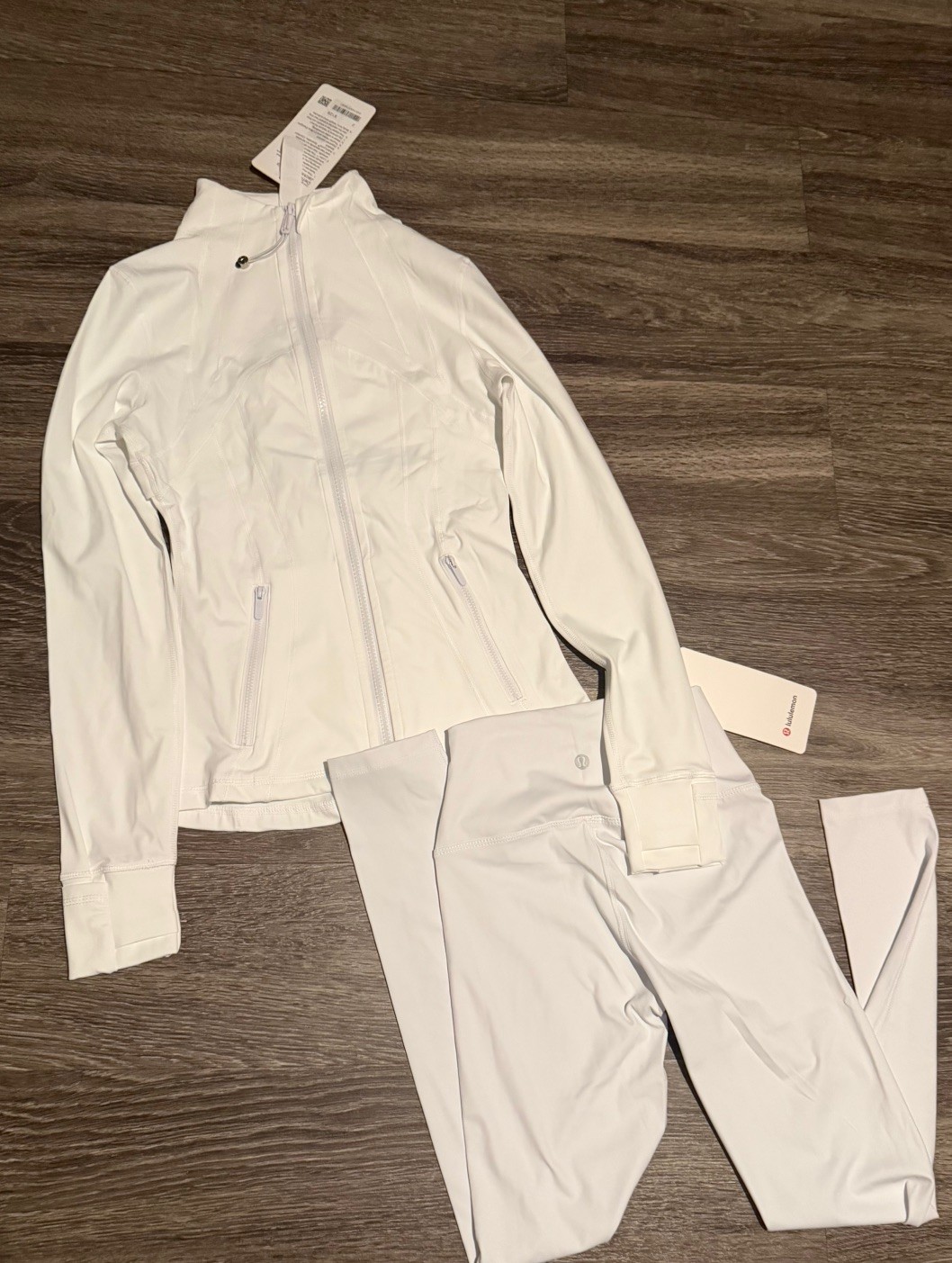 Lululemon define women’s white tracksuit size 2 jackets & pants, 2-piece Lululemon define women’s white tracksuit size 2 jackets & pants, 2-piece