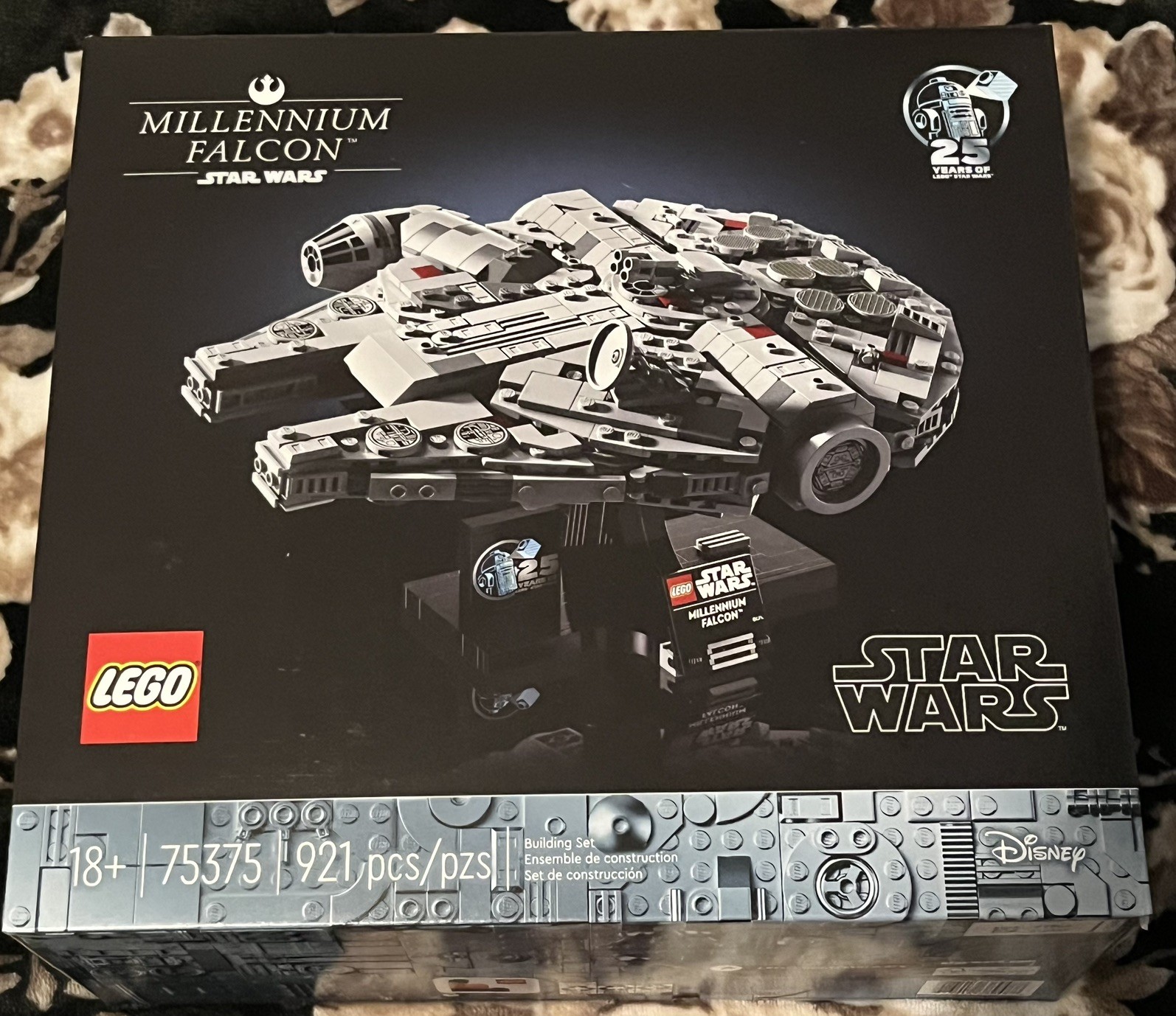 LEGO Star Wars Millennium Falcon Set 75375 921pcs 18+ Display Stand Included LEGO Star Wars Millennium Falcon Set 75375 921pcs 18+ Display Stand Included