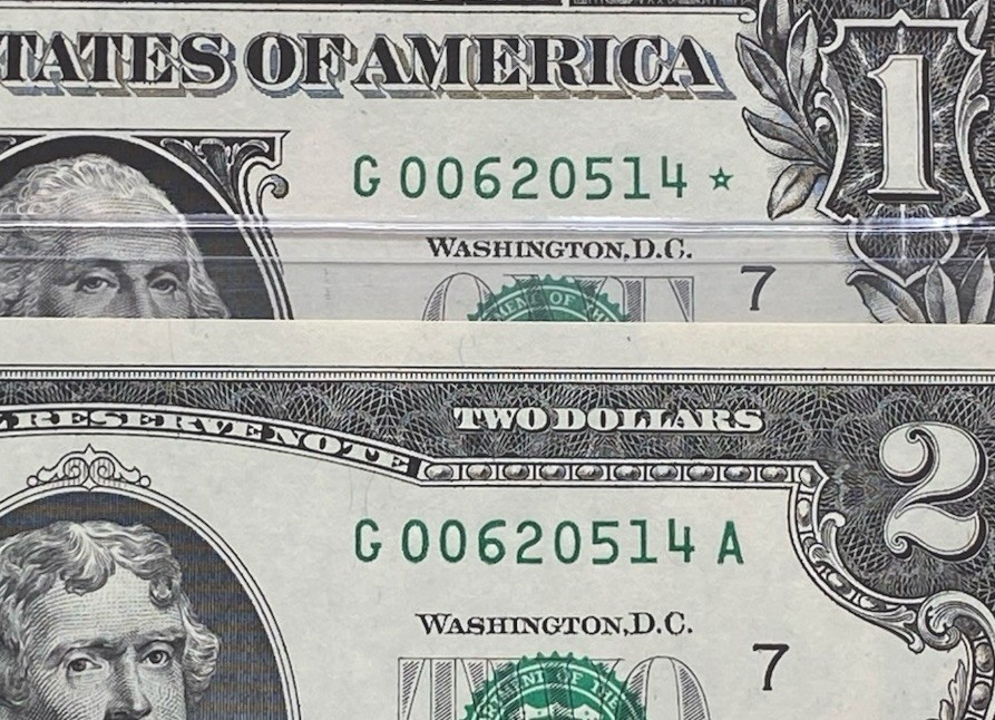 AMAZING MATCHING SERIAL NUMBER ($2 DOLLAR - $1 STAR NOTE ) 2017A CHICAGO SET UNC
