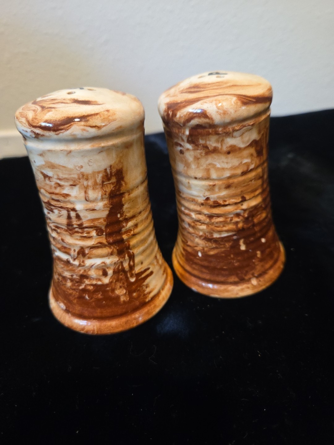 A Pair of Sitka Clay Alaska ,Brown and Cream Salt and Pepper Shakers Signed 4\ A Pair of Sitka Clay Alaska ,Brown and Cream Salt and Pepper Shakers Signed 4\