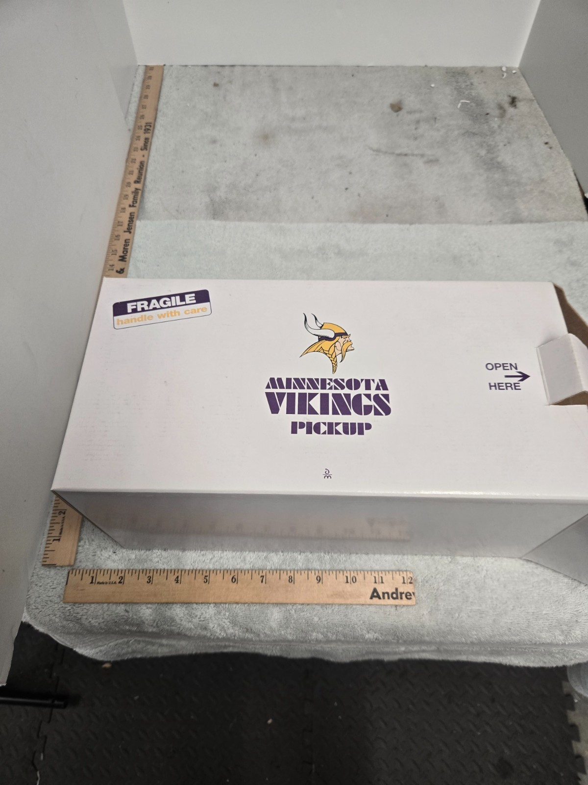Vintage minnesota vikings pickup truck, danbury mint, model, with box
