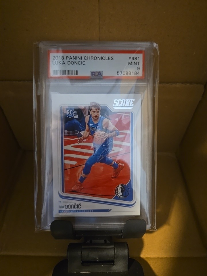 Panini 2018-19 Chronicles Score Luka Dončić RC Base #681 PSA 9 Mavericks Panini 2018-19 Chronicles Score Luka Dončić RC Base #681 PSA 9 Mavericks
