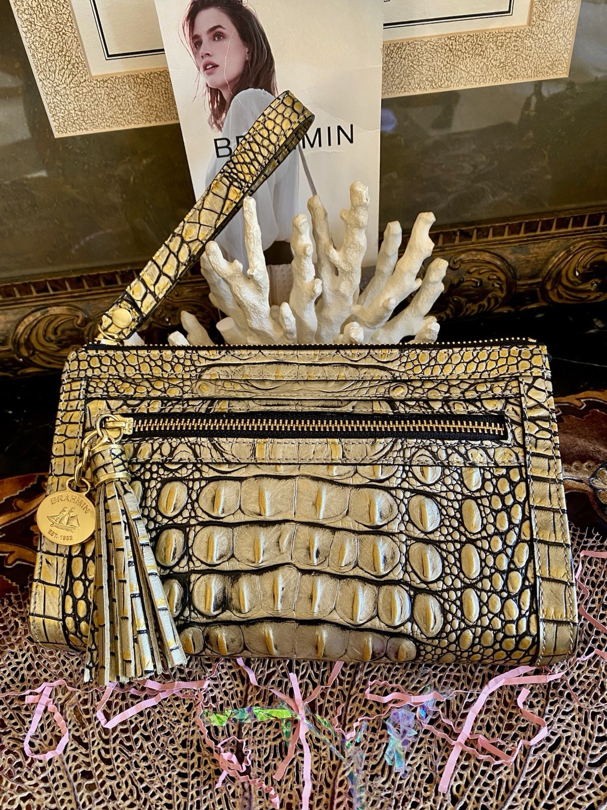 RARE and GORGEOUS🖤⭐️GOLD FILIGREE BRAHMIN “ANNA” TASSELED CLUTCH/WRISTLET