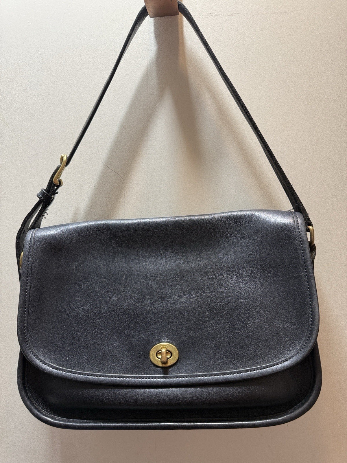Vintage Coach City Bag 9790 Black Leather Brass Turnlock Crossbody G7I-9790 Vintage Coach City Bag 9790 Black Leather Brass Turnlock Crossbody G7I-9790