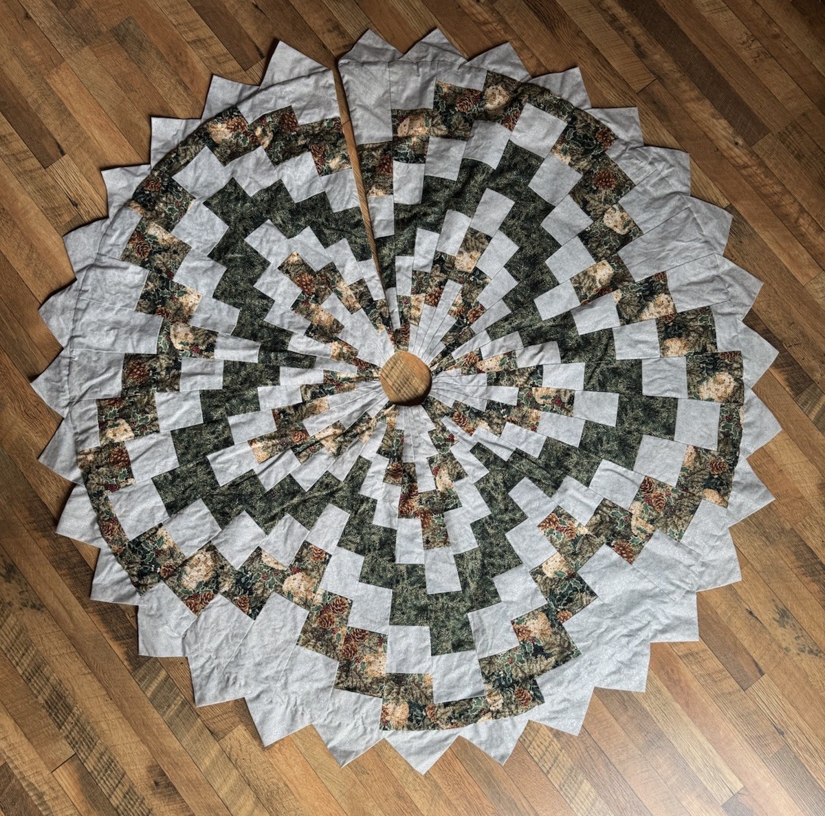 Vintage Hand Quilted Christmas Tree Skirt Pinecone Circle Nature Woodland Rustic Vintage Hand Quilted Christmas Tree Skirt Pinecone Circle Nature Woodland Rustic