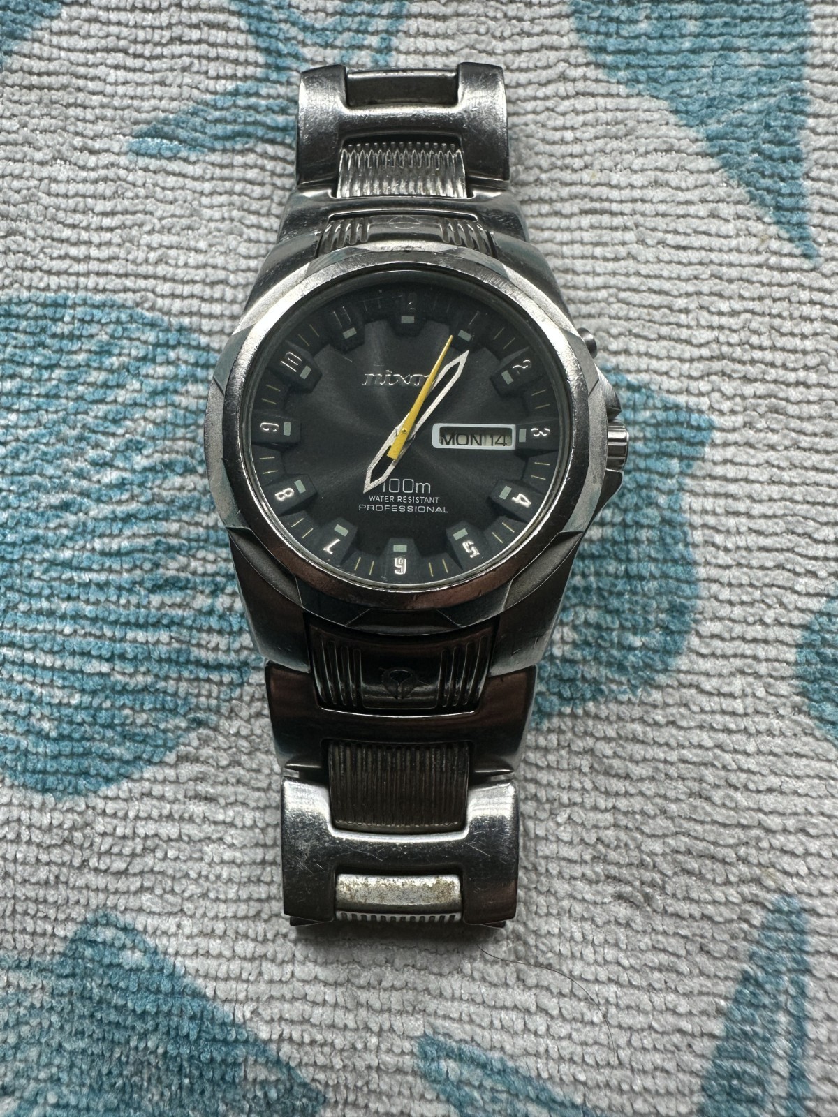 Nixon The Rover SS Darkness Prevails 100M Stainless Steel Quartz Men’s Watch Nixon The Rover SS Darkness Prevails 100M Stainless Steel Quartz Men’s Watch
